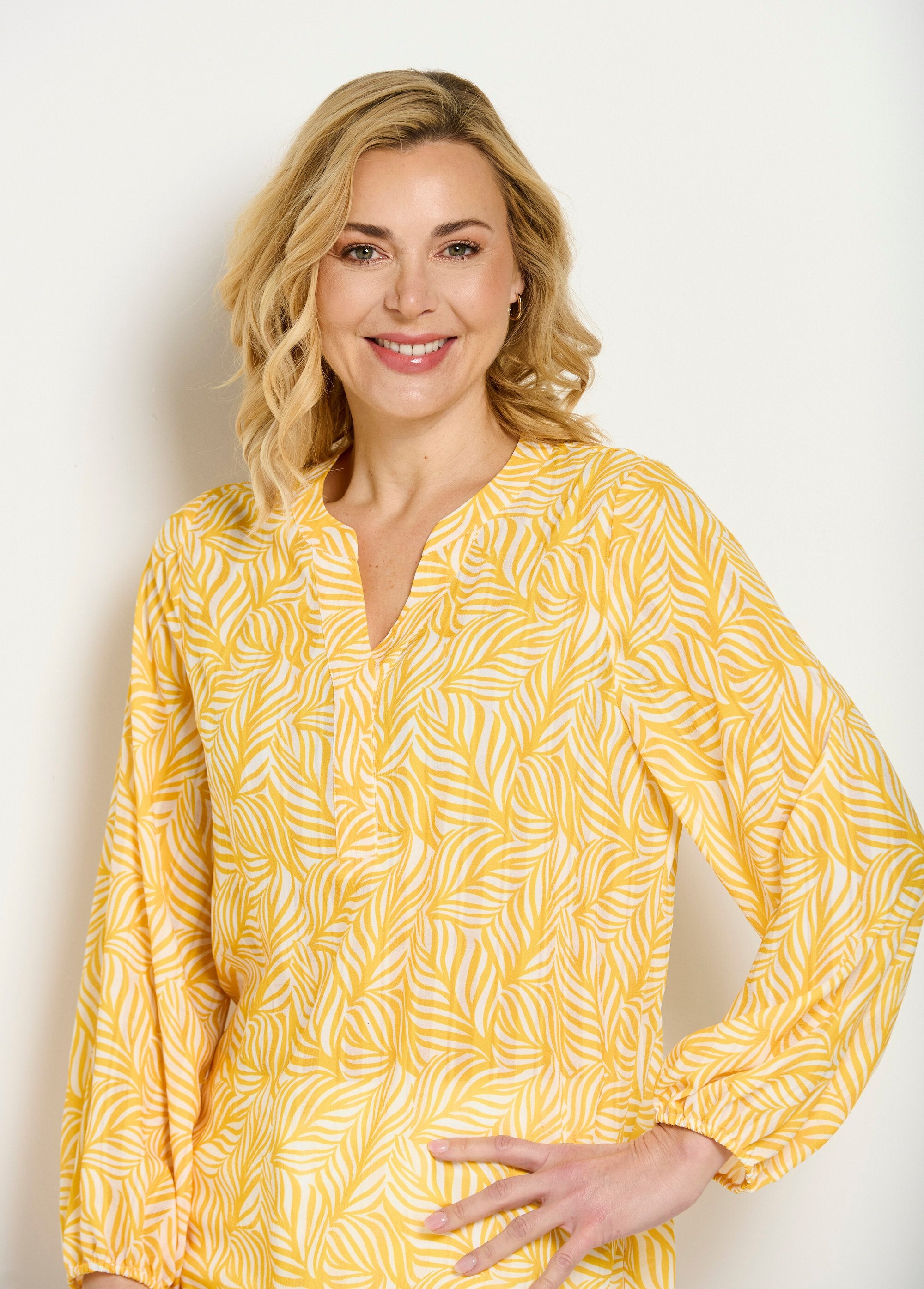 Lange_tuniek_met_knopen,_3/4_mouwen_Jaune_et_blanc_DE1_slim