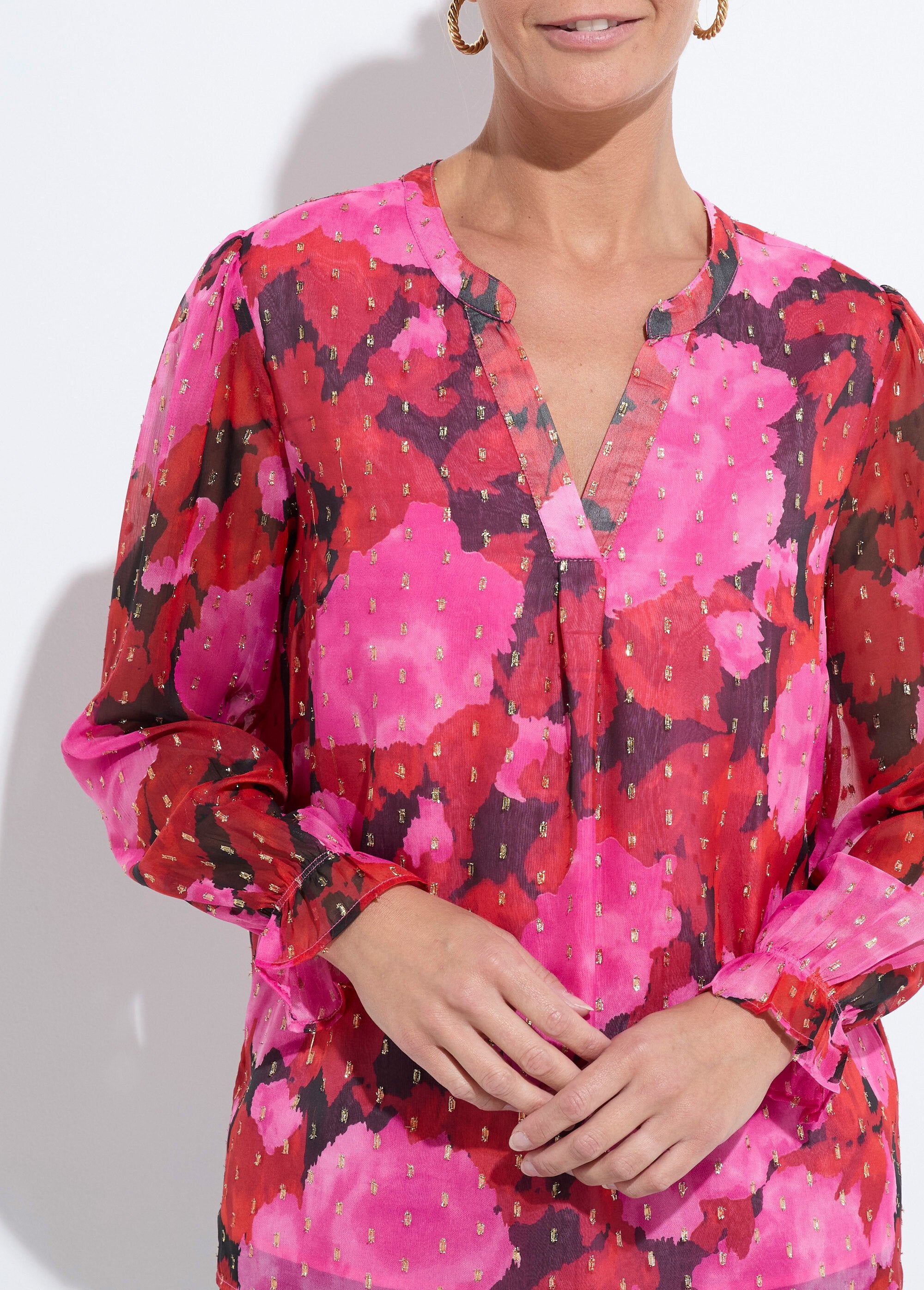 Bedrukte_voile_tuniek_met_V-hals_en_gouden_motieven_Rouge_et_noir_DE1_slim