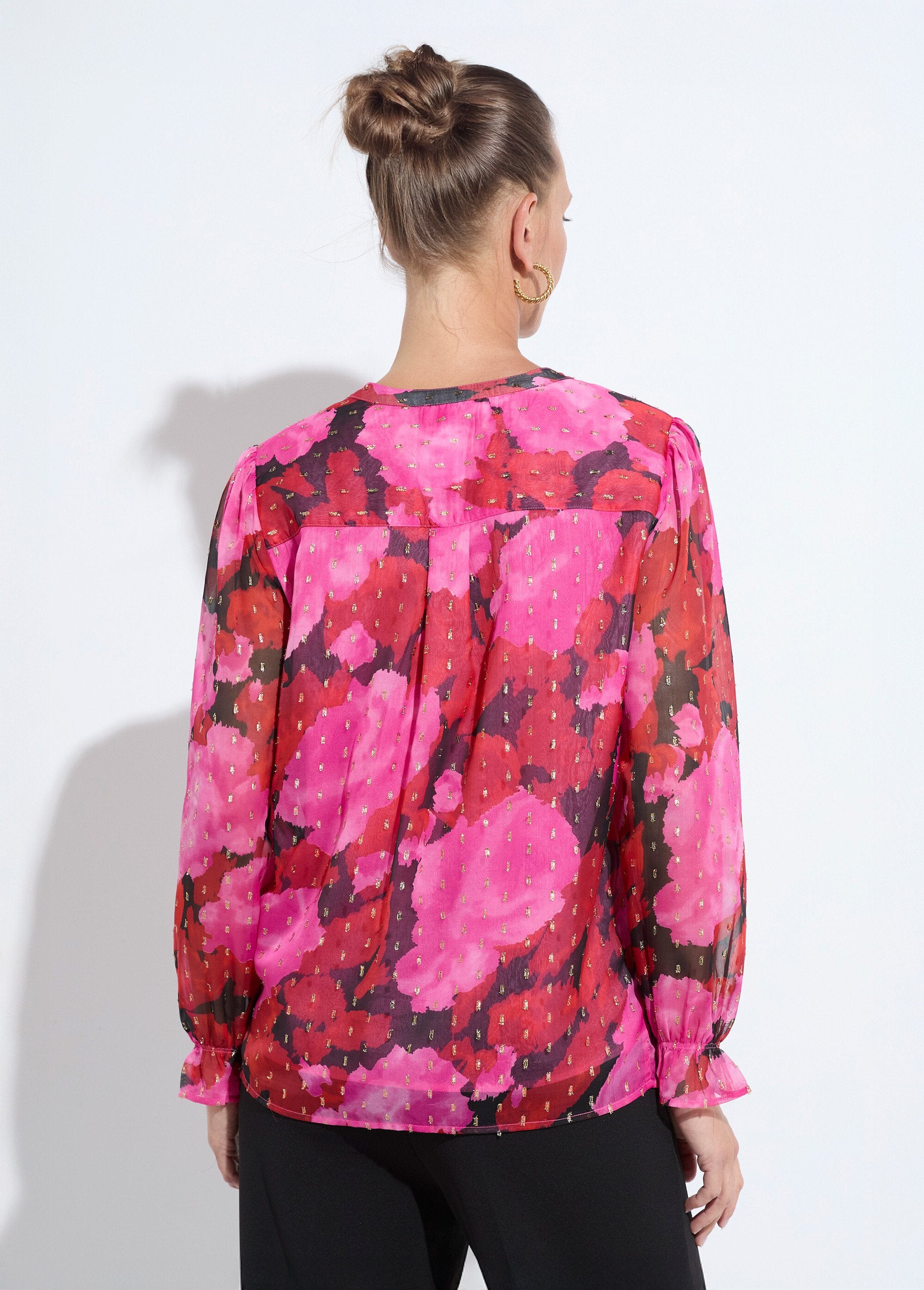 Bedrukte_voile_tuniek_met_V-hals_en_gouden_motieven_Rouge_et_noir_DO1_slim