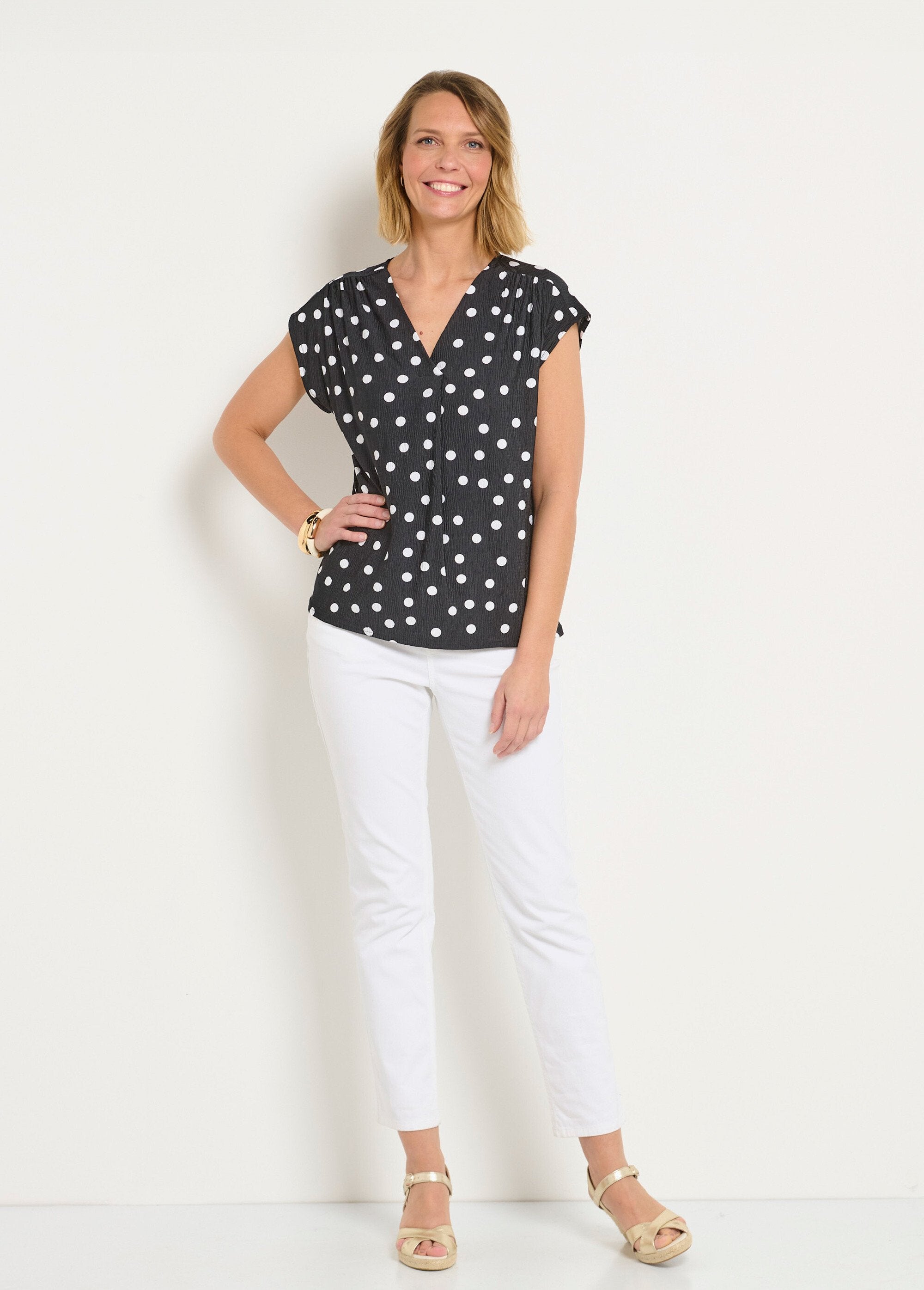 Tuniek_met_stippenprint,_V-hals_en_kimonomouwen_Noir_pois_SF1_slim