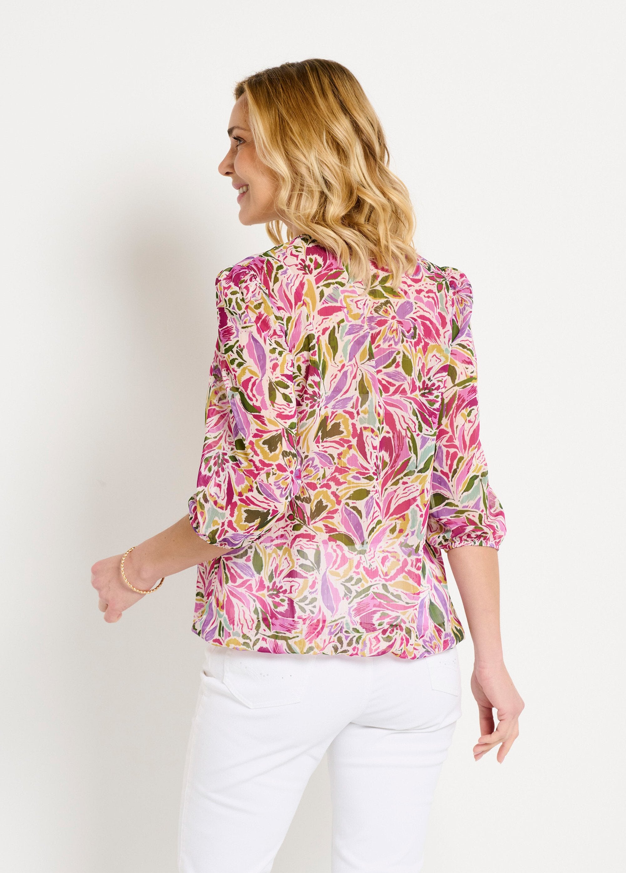 Lange_blousante_tuniek_met_V-hals_in_glanzende_bloemenvoile_Multicolore_DO1_slim