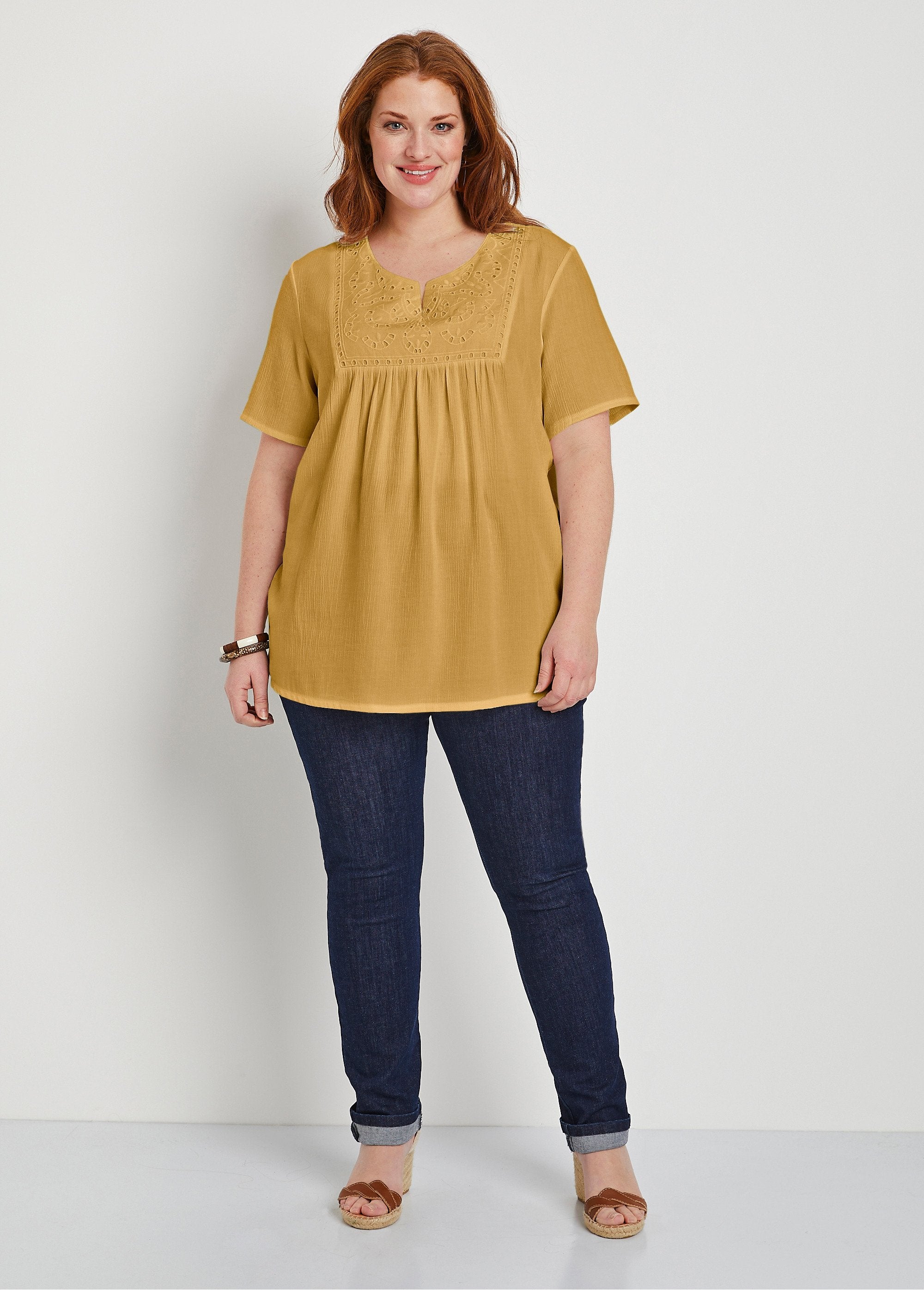 Boheemse_lange_tuniek_in_crêpon_Saffraan_SF1_curvy