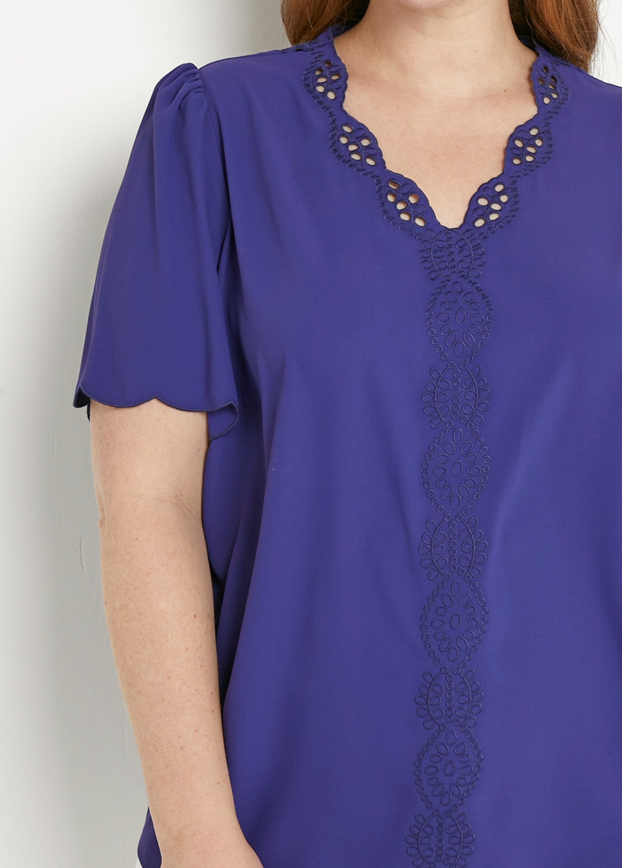 Lange_geborduurde_tuniek_met_effen_korte_mouwen_Marine_DE1_curvy