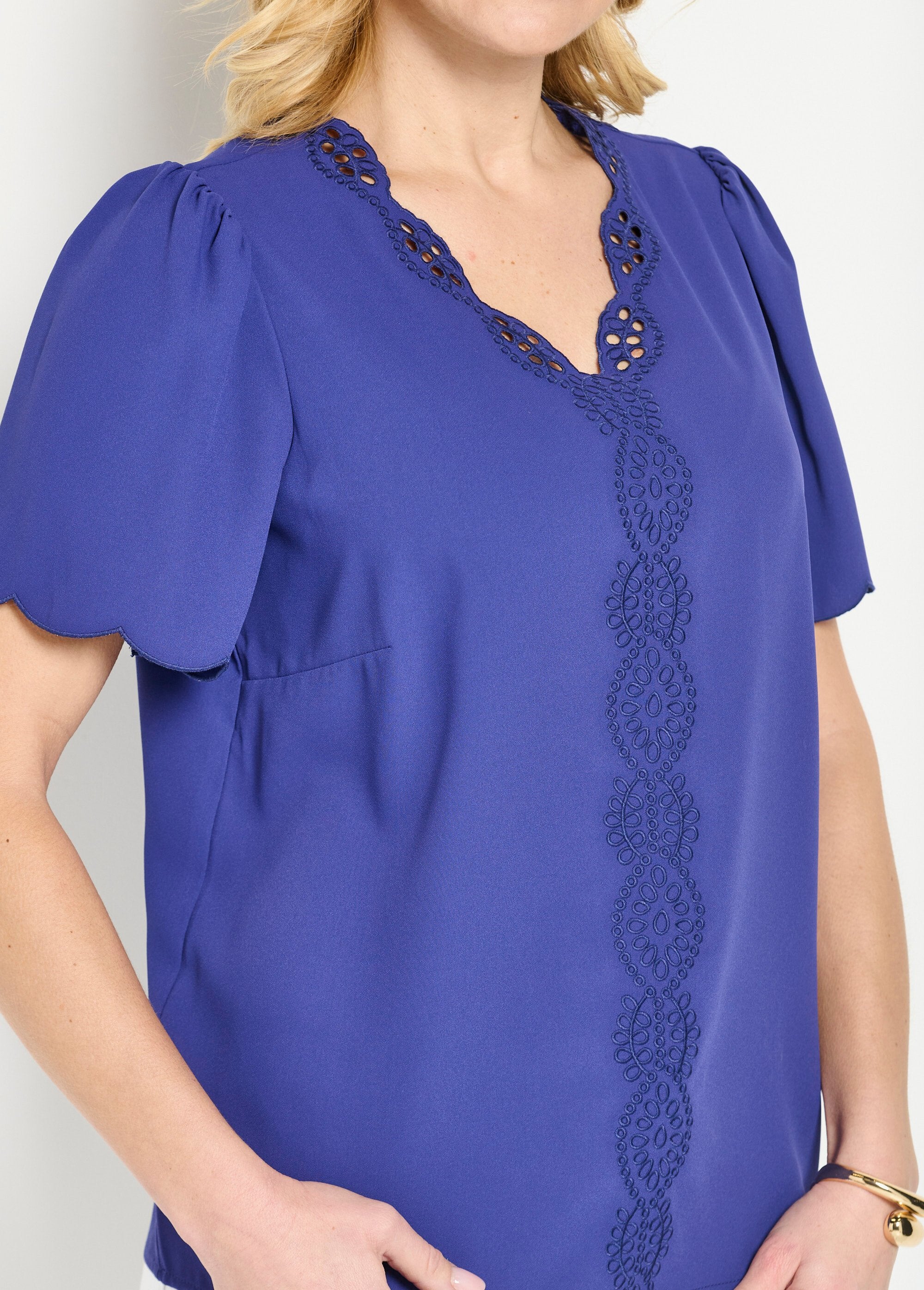 Lange_geborduurde_tuniek_met_effen_korte_mouwen_Marine_DE2_slim