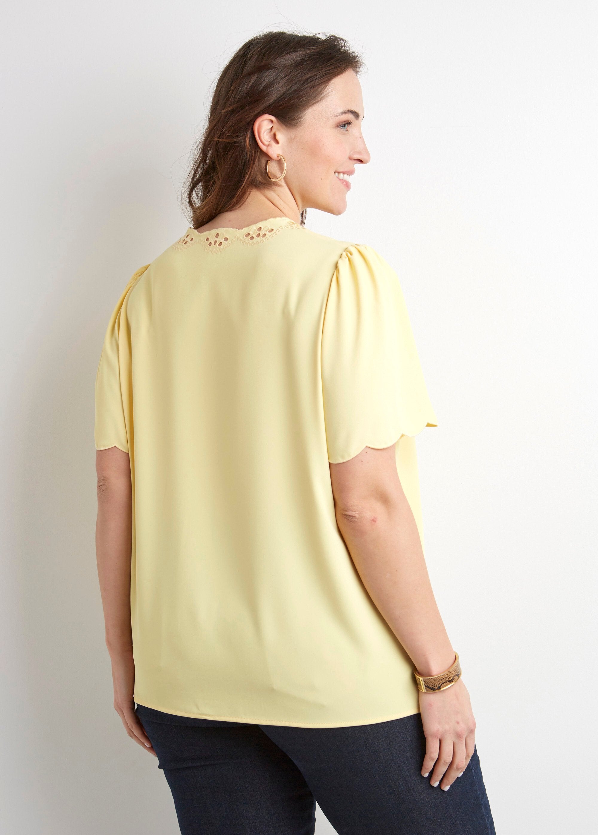 Lange_geborduurde_tuniek_met_effen_korte_mouwen_Jaune_DO1_curvy