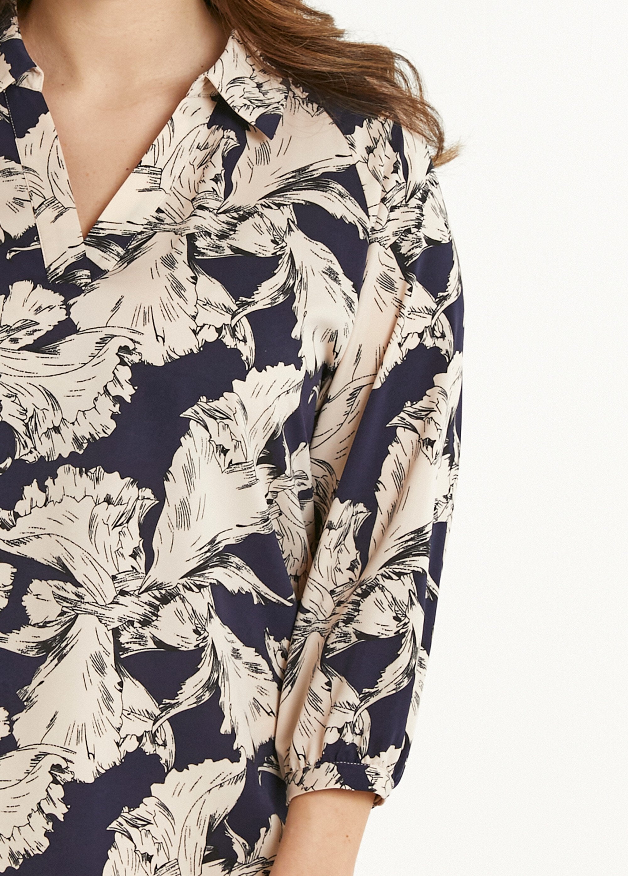 Lange_tuniek_met_grafische_overhemdkraag_Marine_et_blanc_DE1_curvy