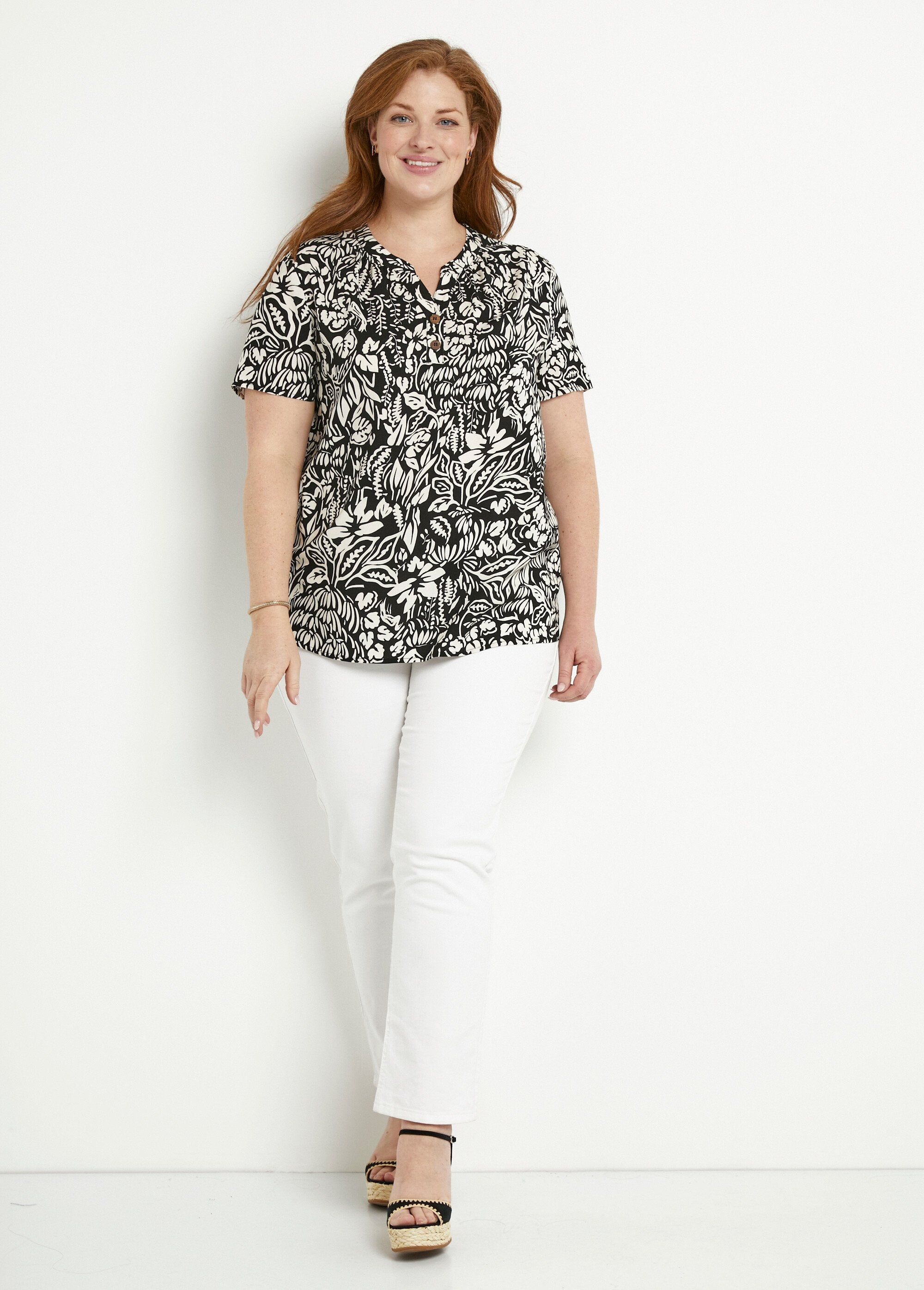 Gebloemde_of_effen_lange_uitlopende_tuniek_Noir_et_ecru_SF1_curvy