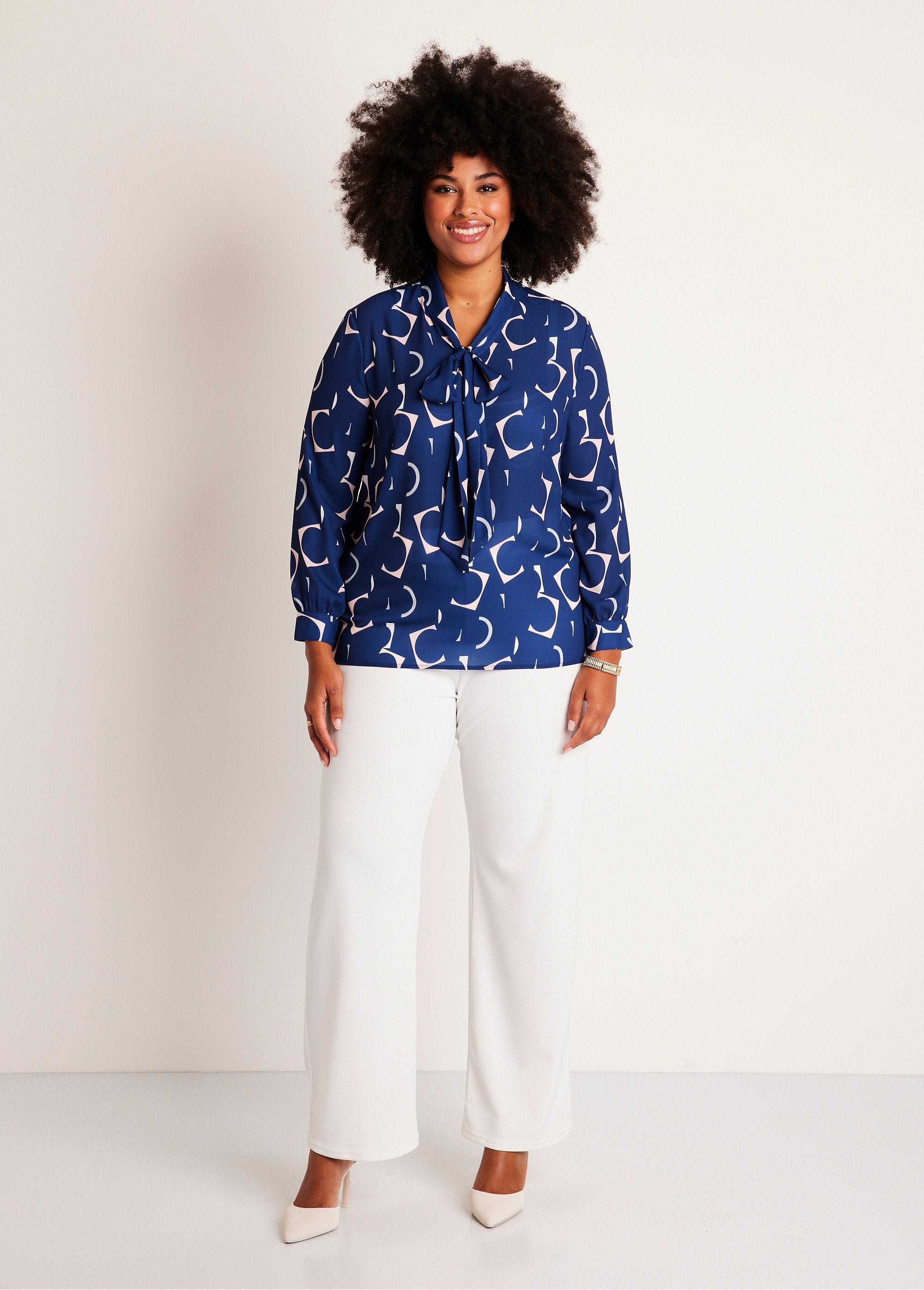 Lange_tuniek_met_print_Blauwe_achtergrond_SF1_curvy