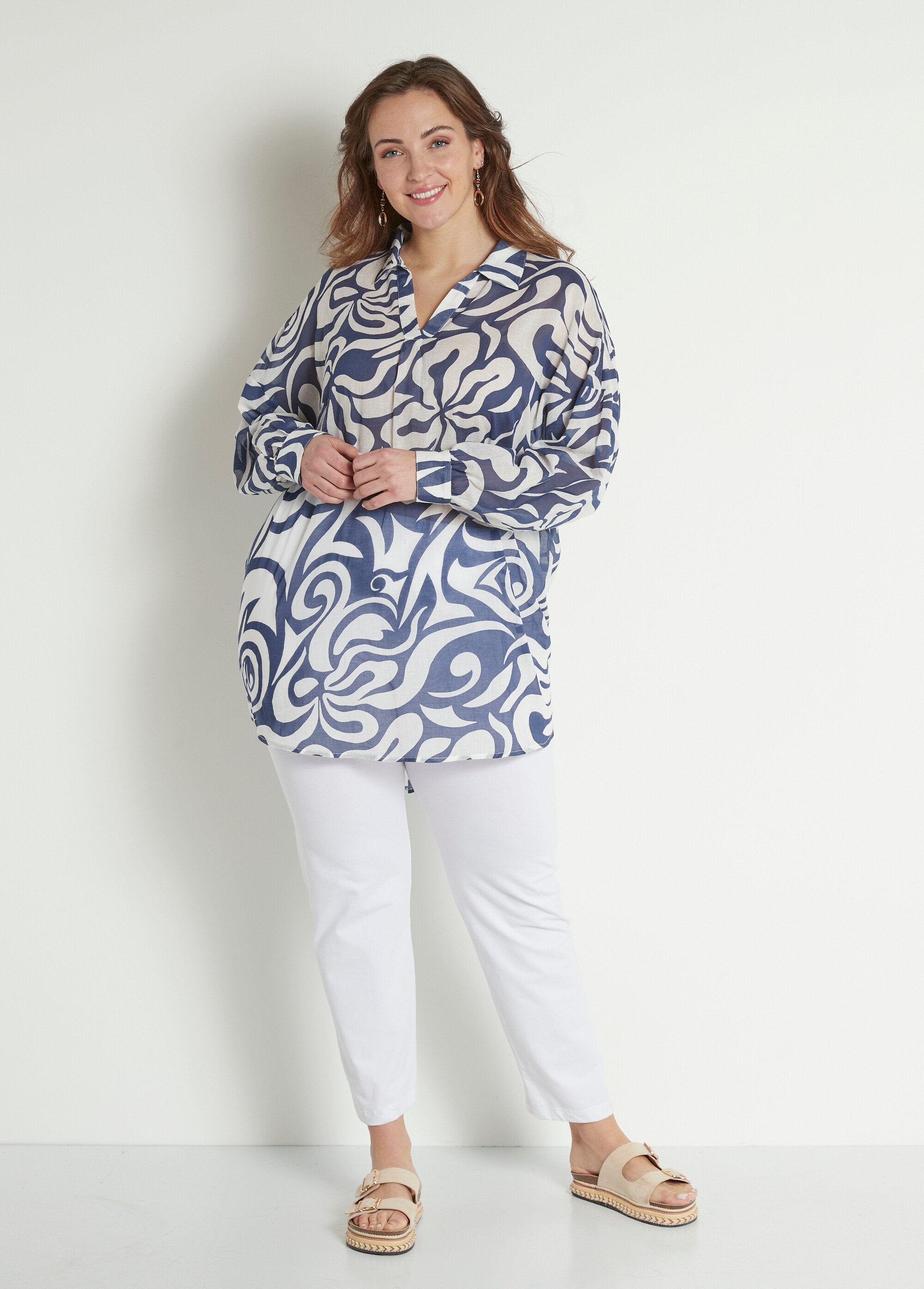 Lange_katoenen_voile_tuniek_met_V-hals_Marine_et_blanc_SF1_curvy