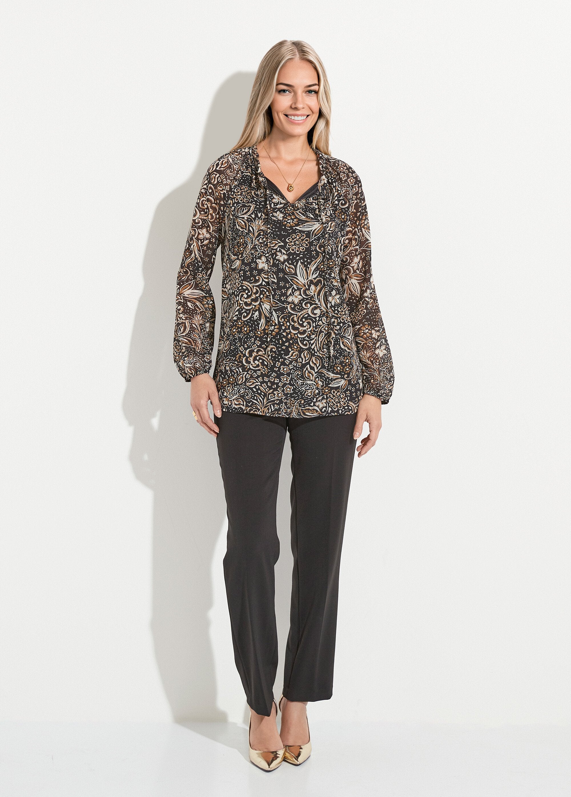 Lange_tuniek_van_glanzende_voile_met_bloemen_en_een_kraag_met_ruches_Imp_noir_SF1_slim