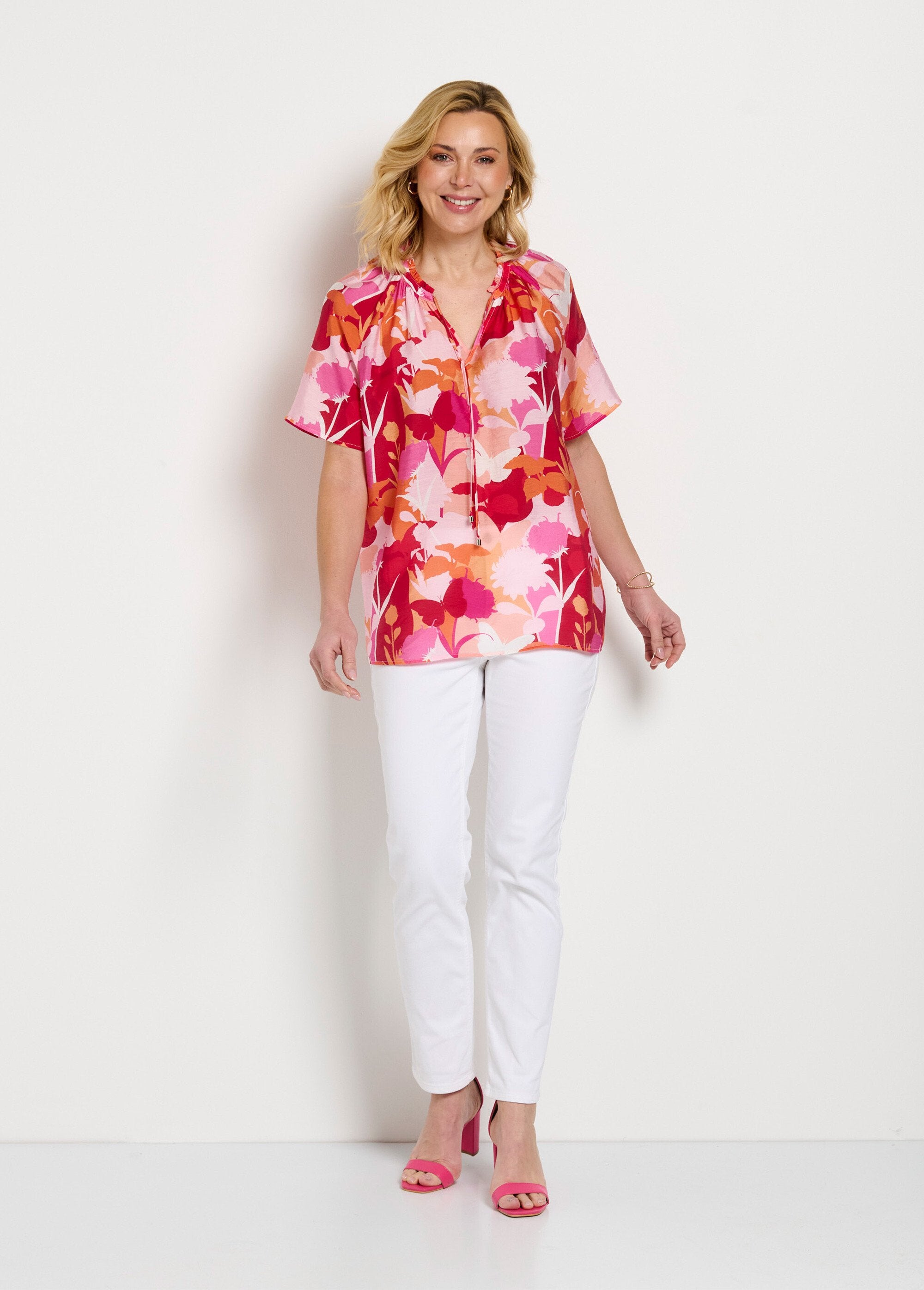 Gebloemde_voile_lange_tuniek_met_V-hals_met_ruches_Rose_et_rouge_SF1_slim