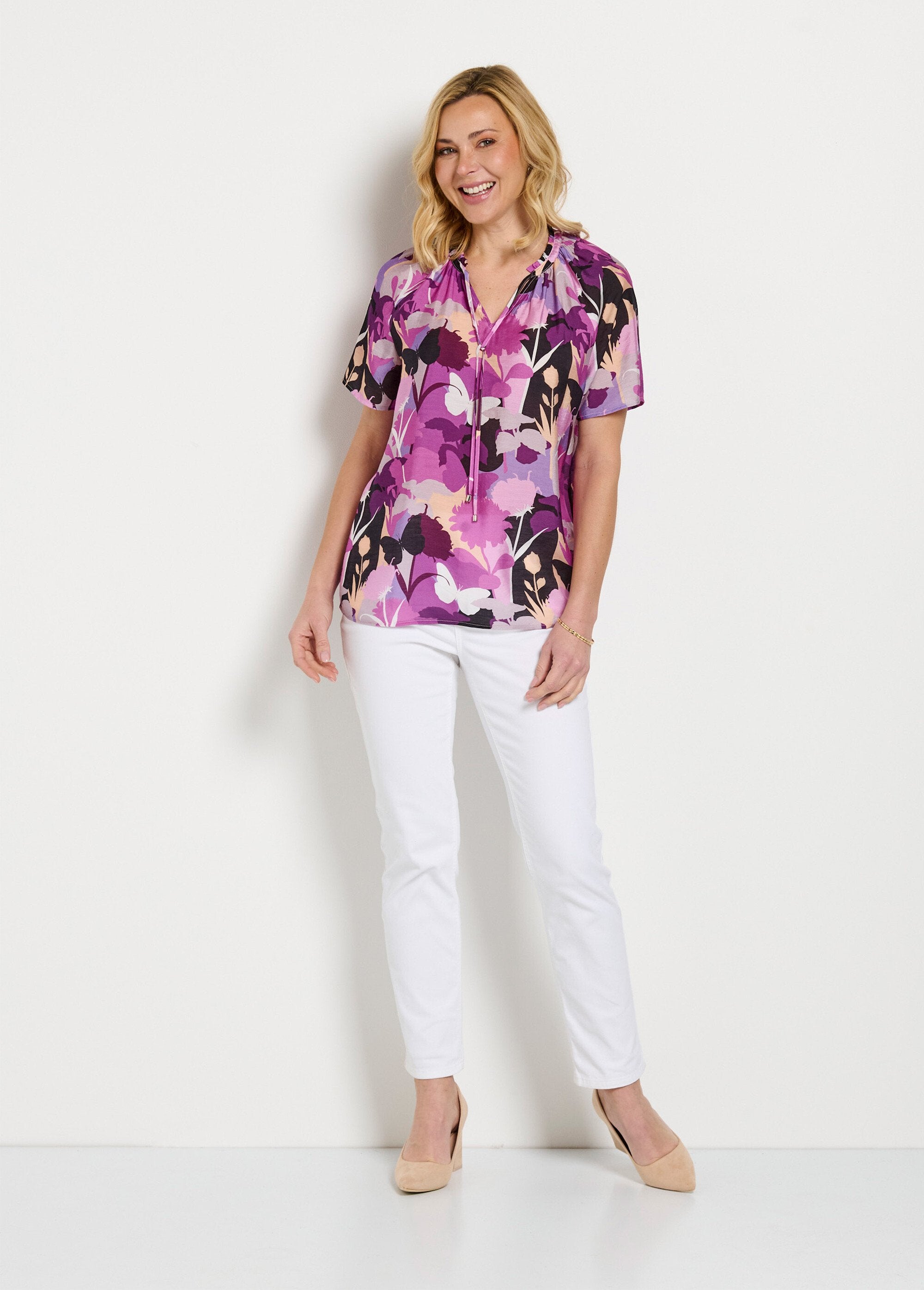 Gebloemde_voile_lange_tuniek_met_V-hals_met_ruches_Violet_et_noir_SF1_slim