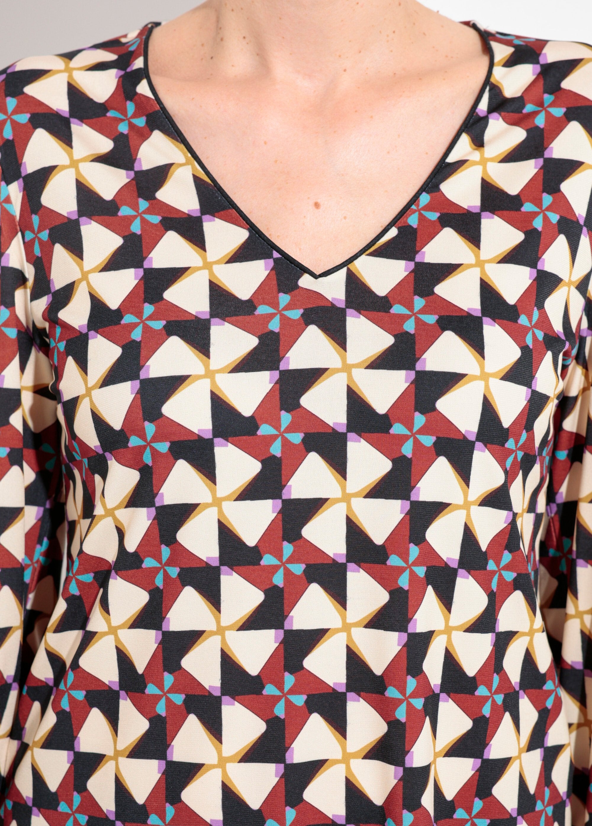 Tuniek_met_lange_mouwen_en_nauwsluitende_manchetten_Ecru_et_marron_DE1_slim