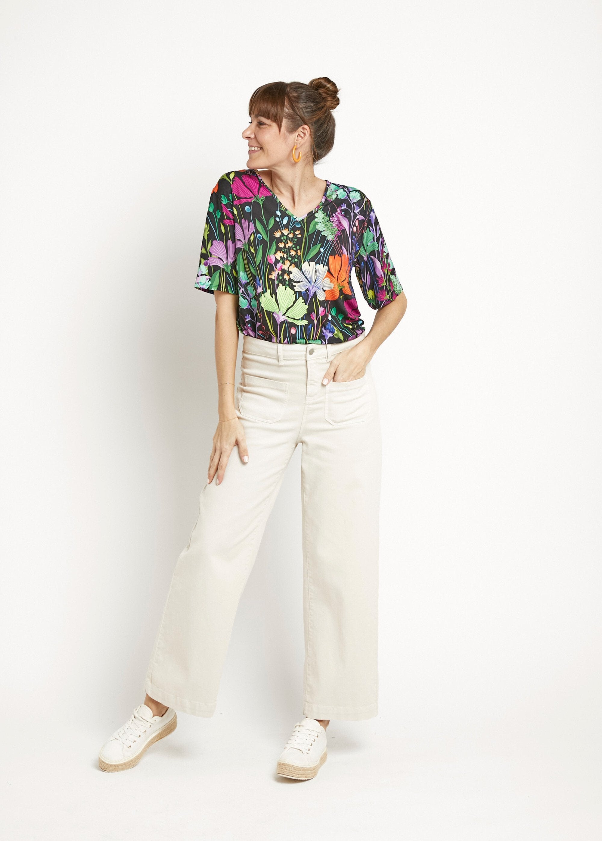 Stretch_tuniek_met_V-hals,_poëtisch_bloemendessin_Imprime_fond_noir_SF1_slim