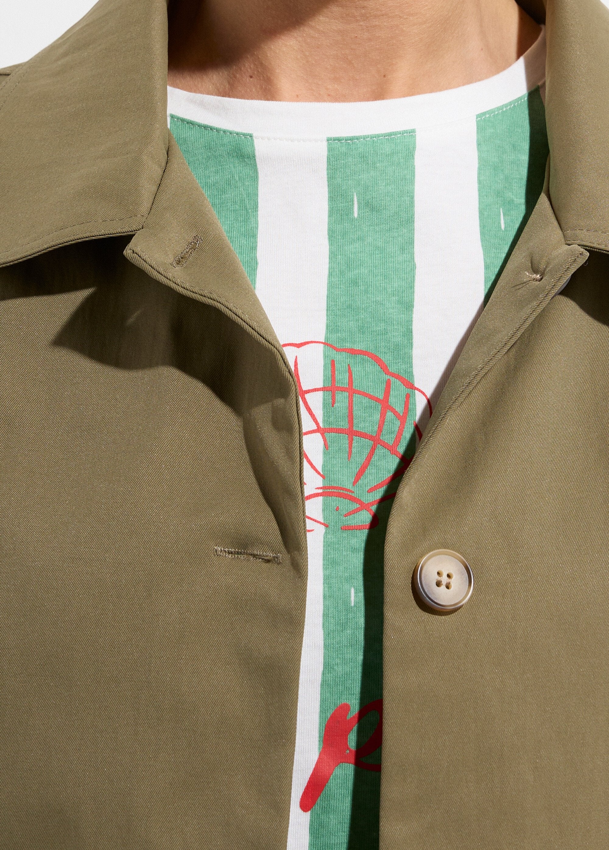 Katoenen_boxjas_met_claudinekraag_Kaki_DE1_slim