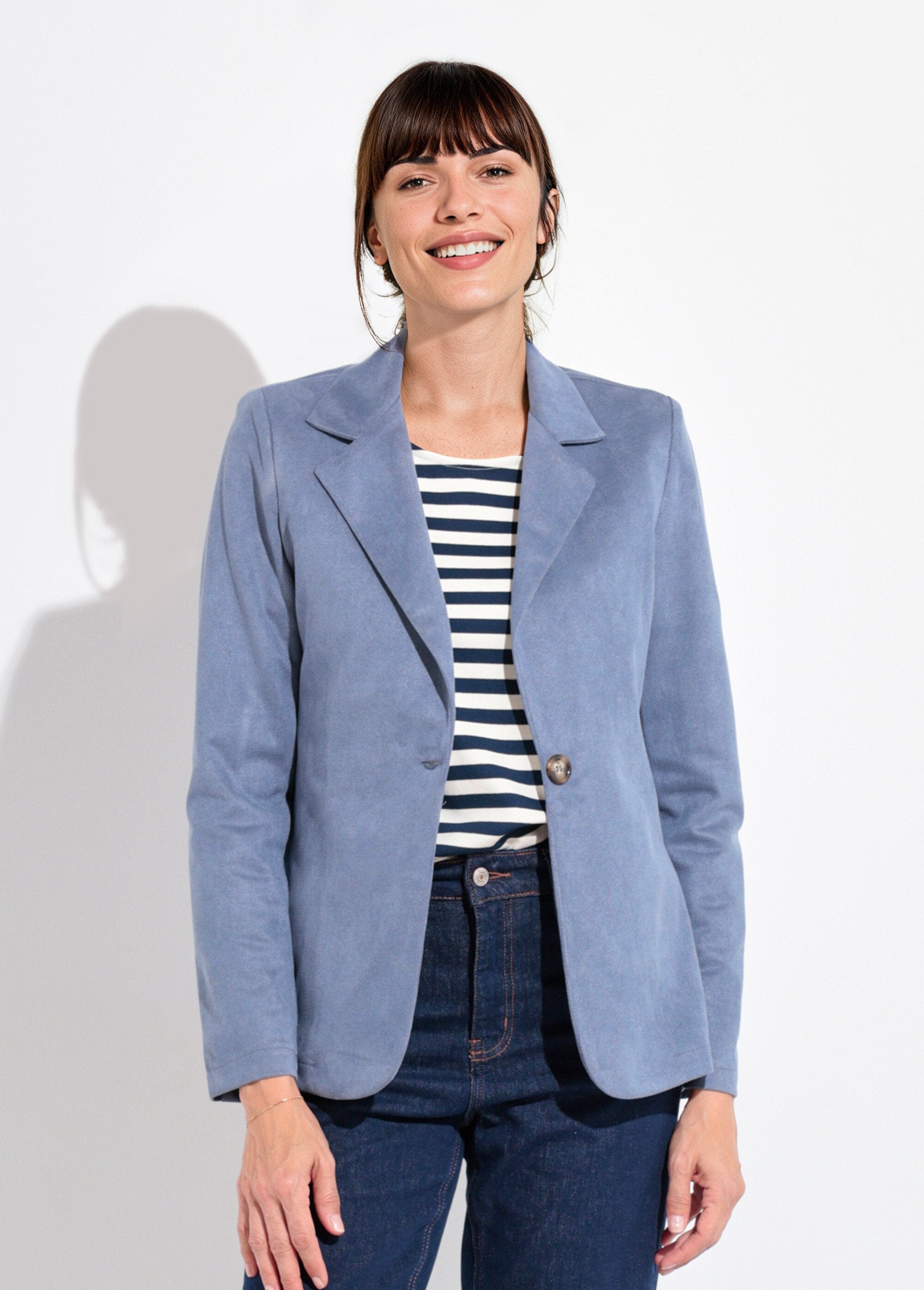 Jasje_met_1_knoopskraag_van_zachte_keperstof_Bleu_FA1_slim
