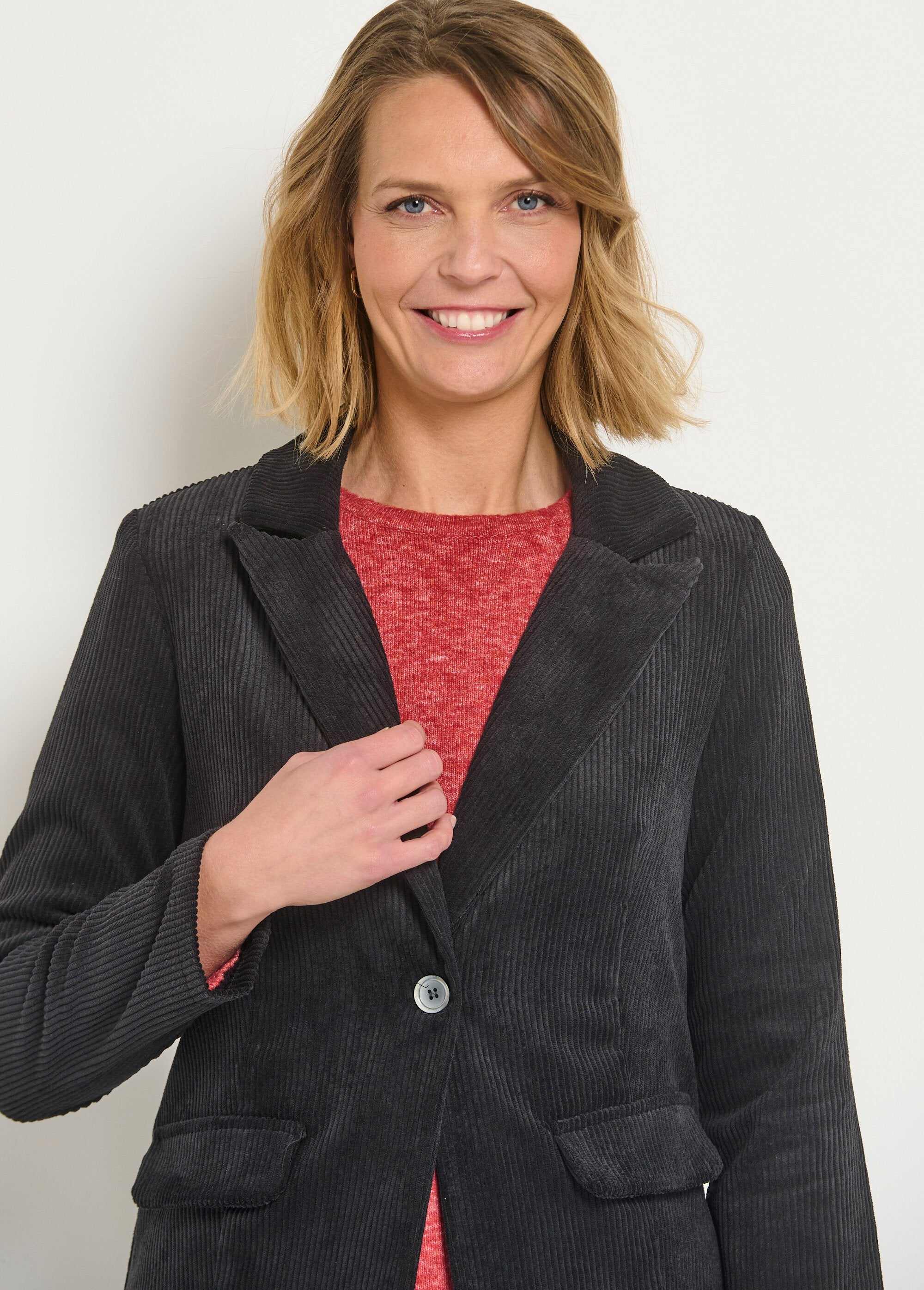 Getailleerd_jasje_met_corduroy_kraag_Noir_DE1_slim