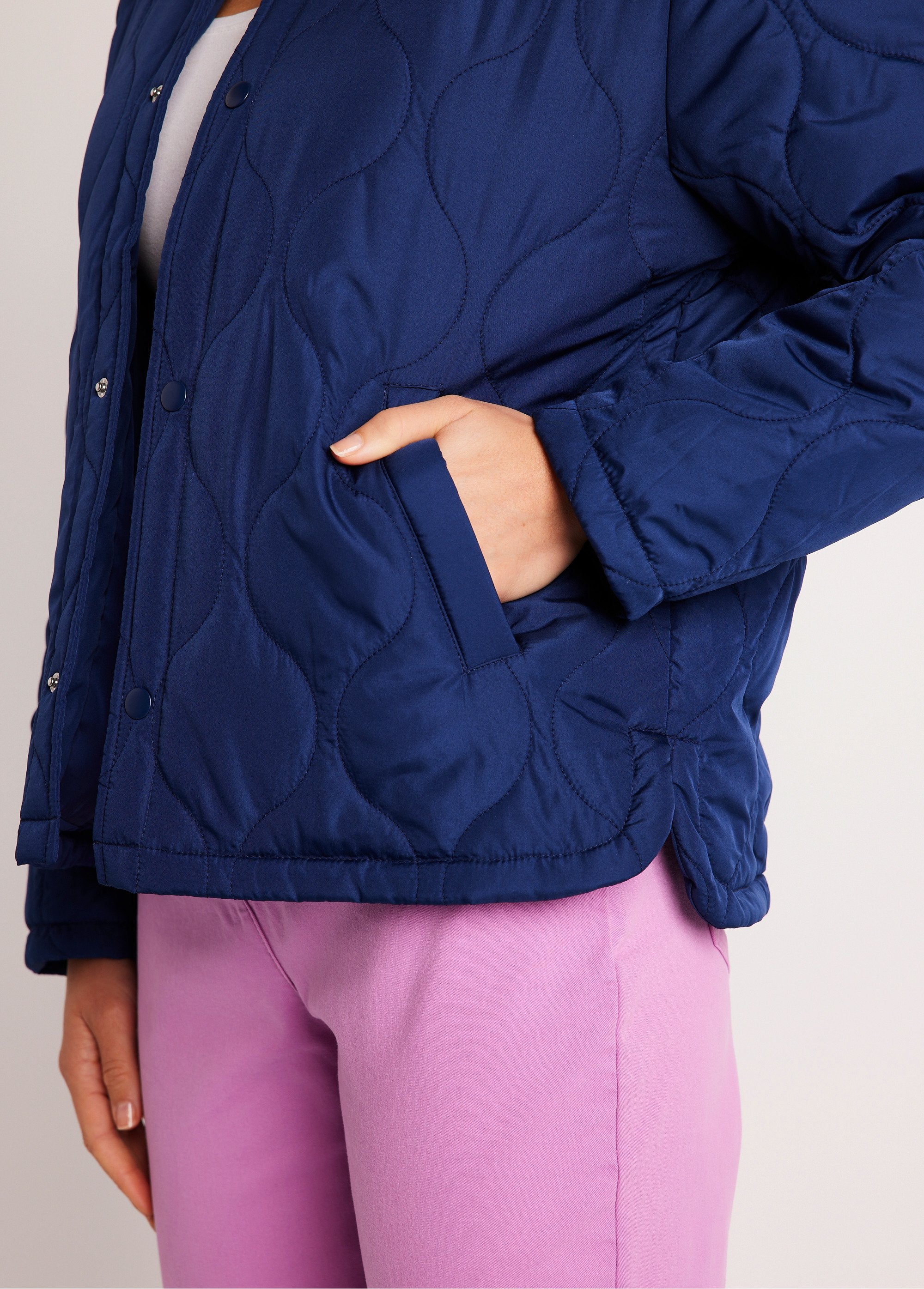 Kort_gewatteerd_jack_met_drukknopen_Marien_DE2_slim