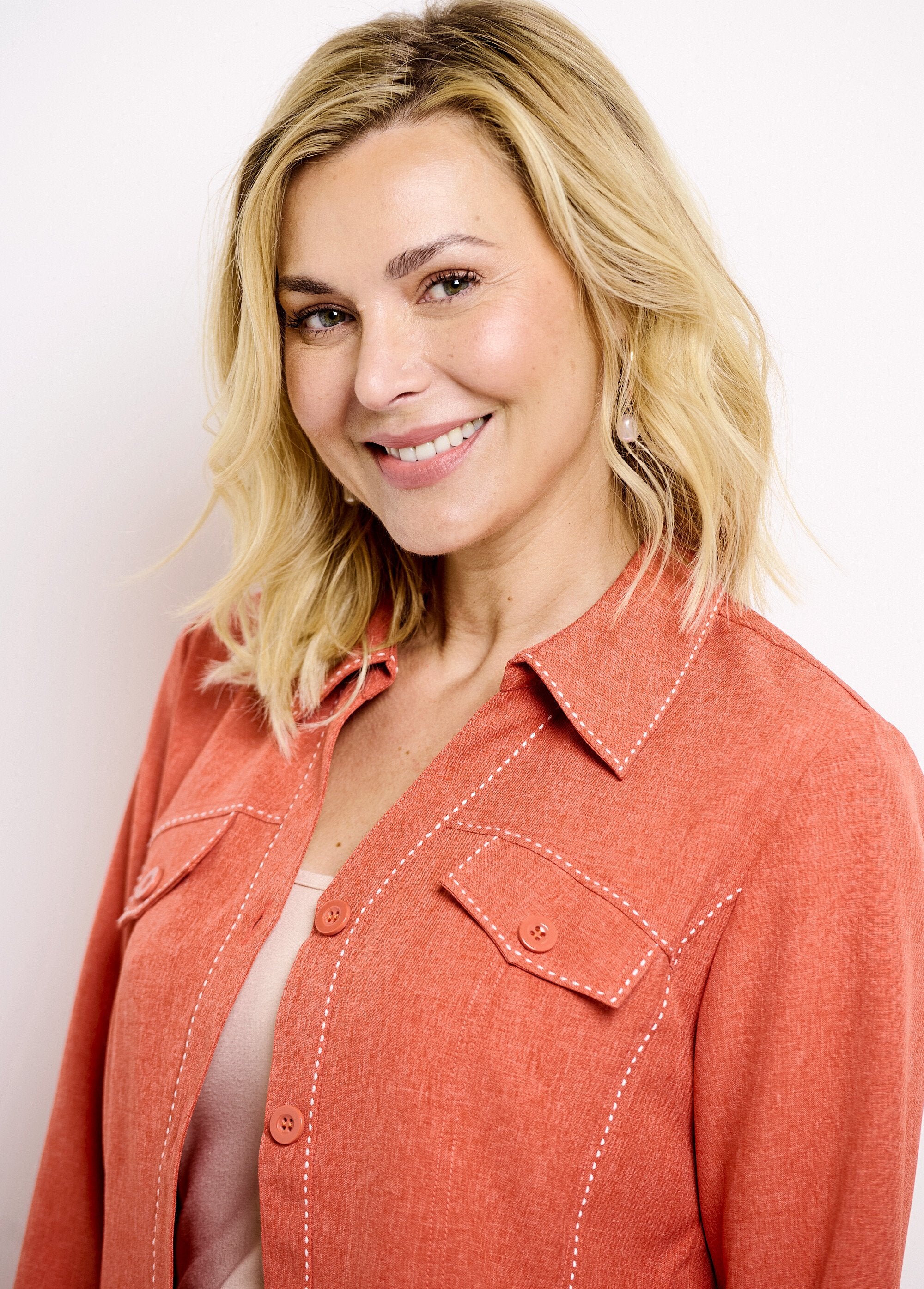 Lange_jas_met_knoopsluiting_Brique_DE1_slim