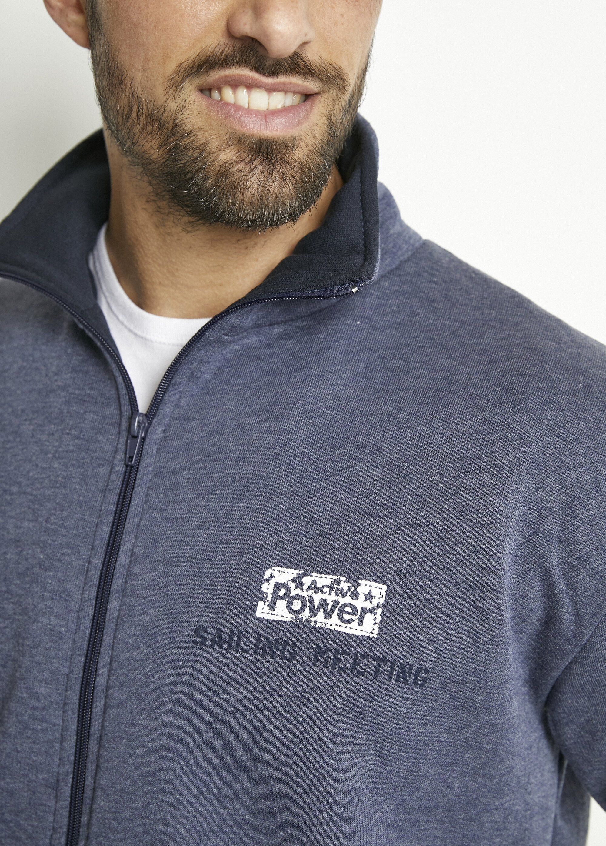 Fleecejack_met_ritssluiting_en_katoenen_opstaande_kraag_Bleu_grise_DE2_slim