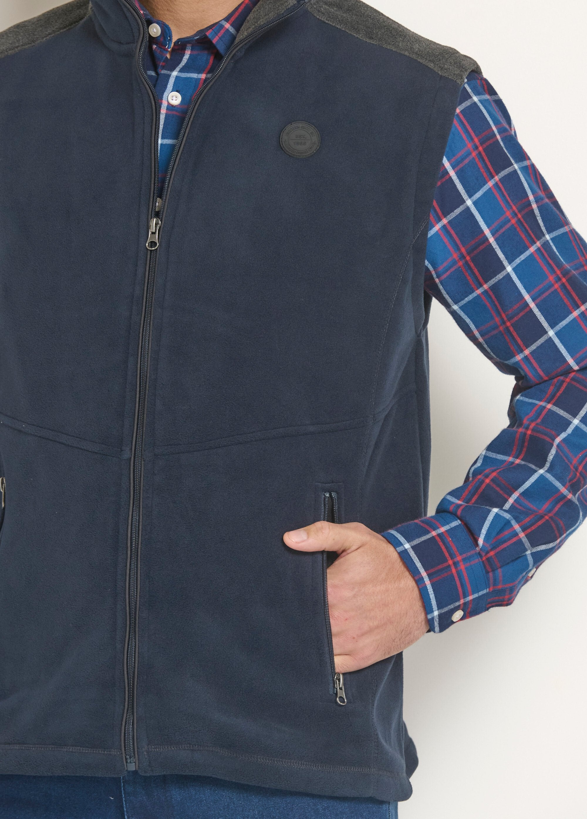 Tweekleurig_mouwloos_fleecejack_Marine_DE2_slim