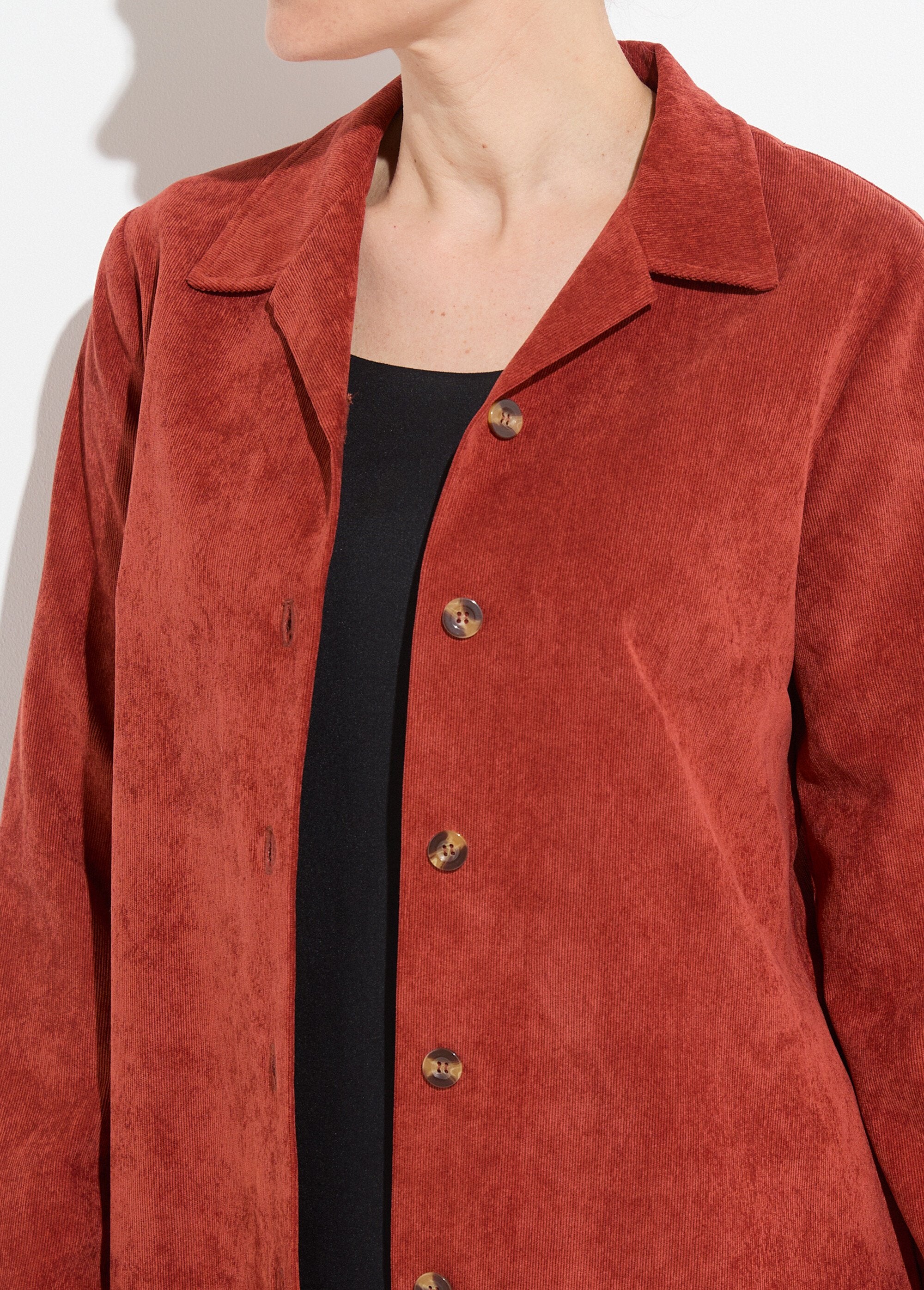 Milleraies_fluwelen_overhemdjasje_met_getailleerde_kraag_Epice_DE1_slim