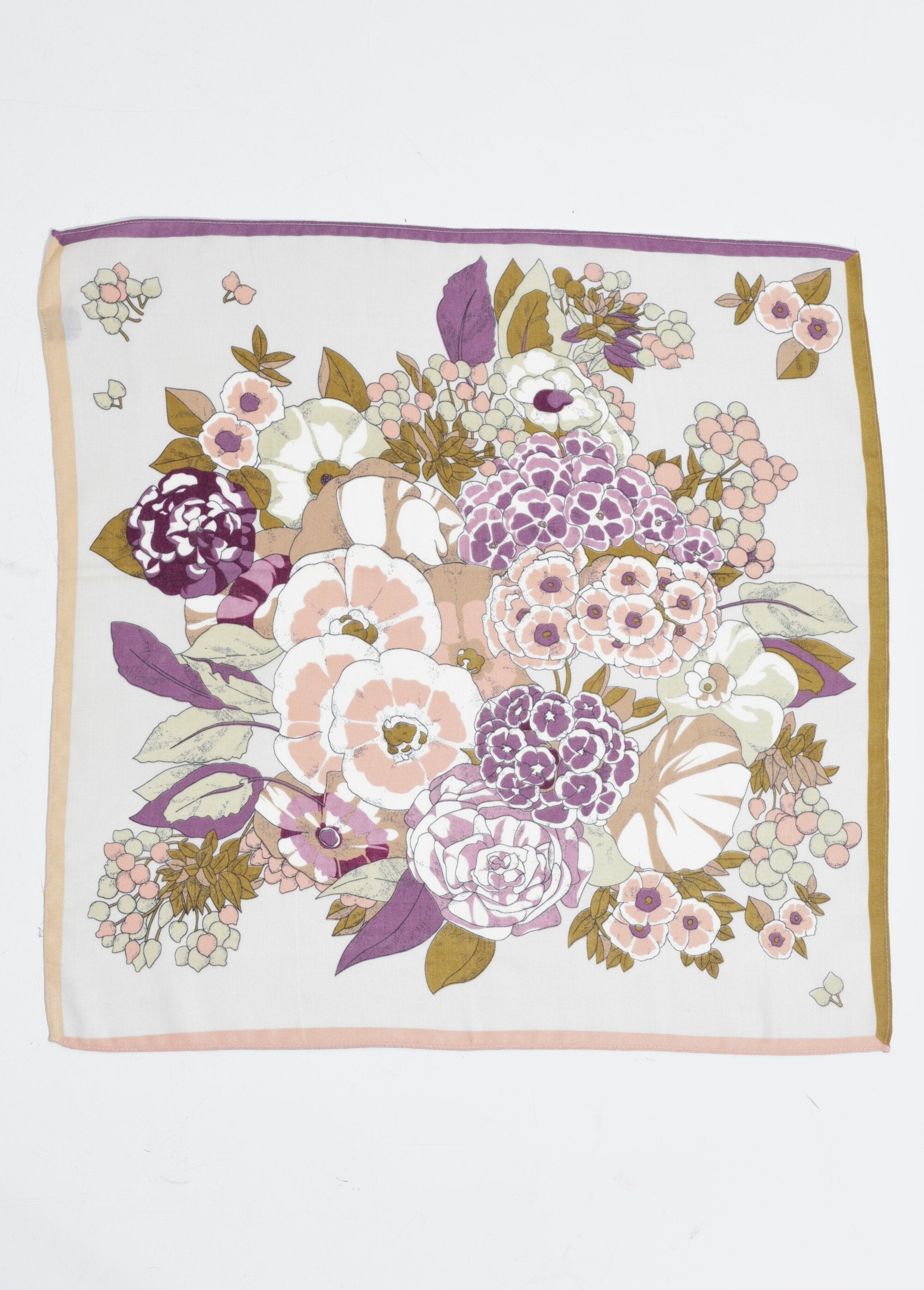 Vierkante_sjaal,_bloemenprint_hortensia_Ecru_et_violet_DE1_slim