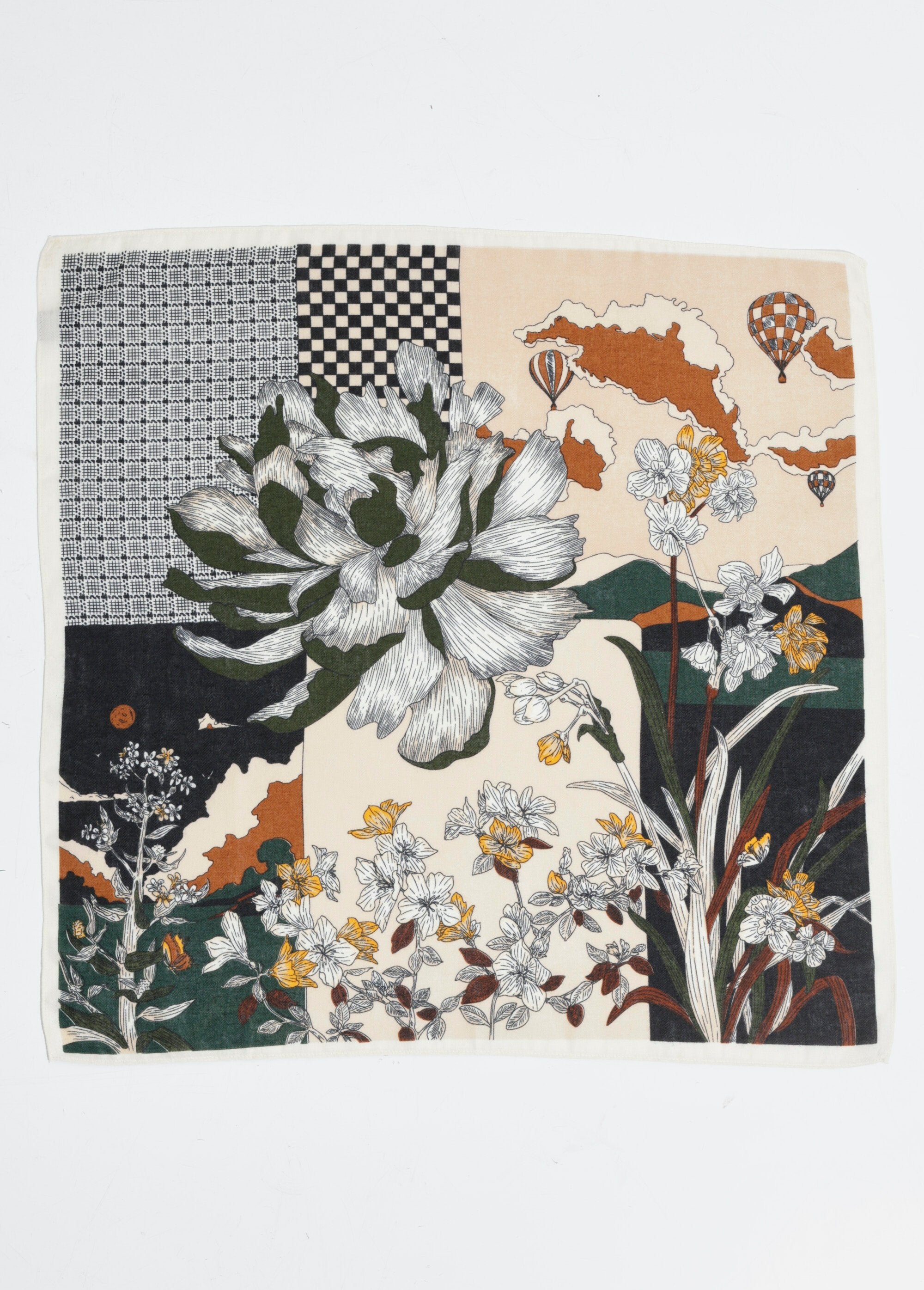 Vierkante_sjaal,_bloemenmotief_Osaka_Beige_et_marron_DE1_slim