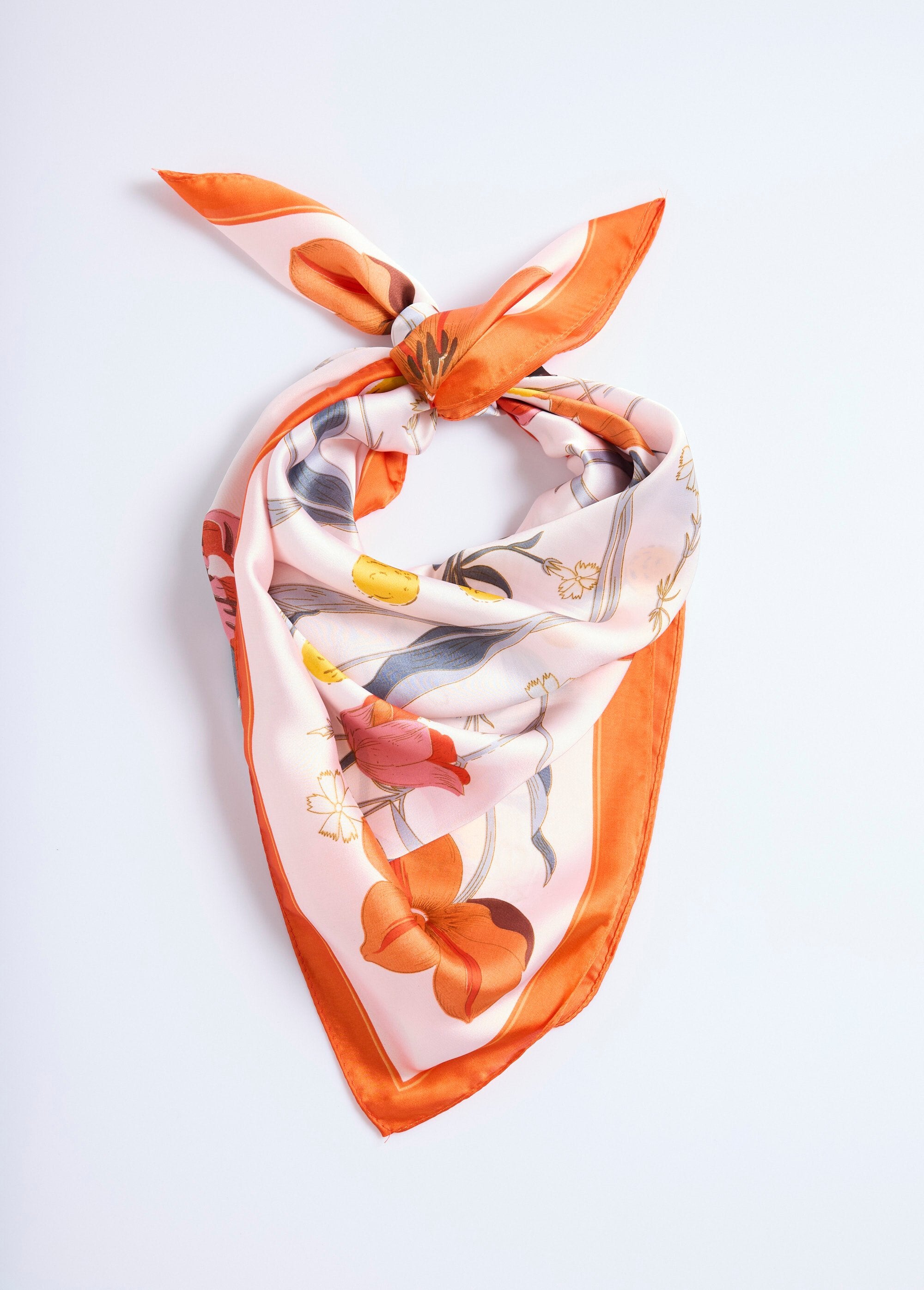 Satijnen_sjaal_met_tulpenprint_Imprime_orange_FA1_slim