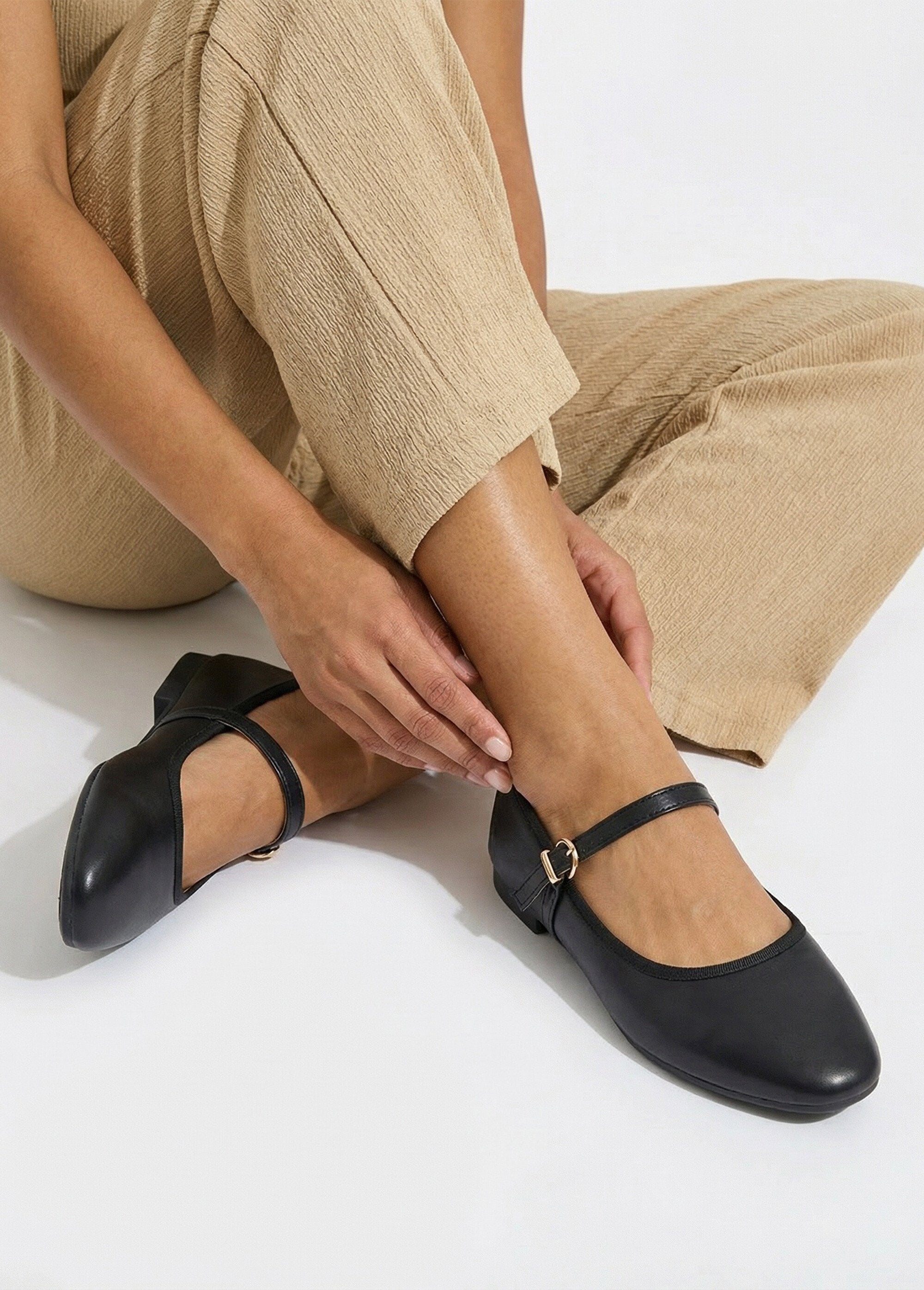 Platte_ballerina's_met_riem_Noir_SF1_slim