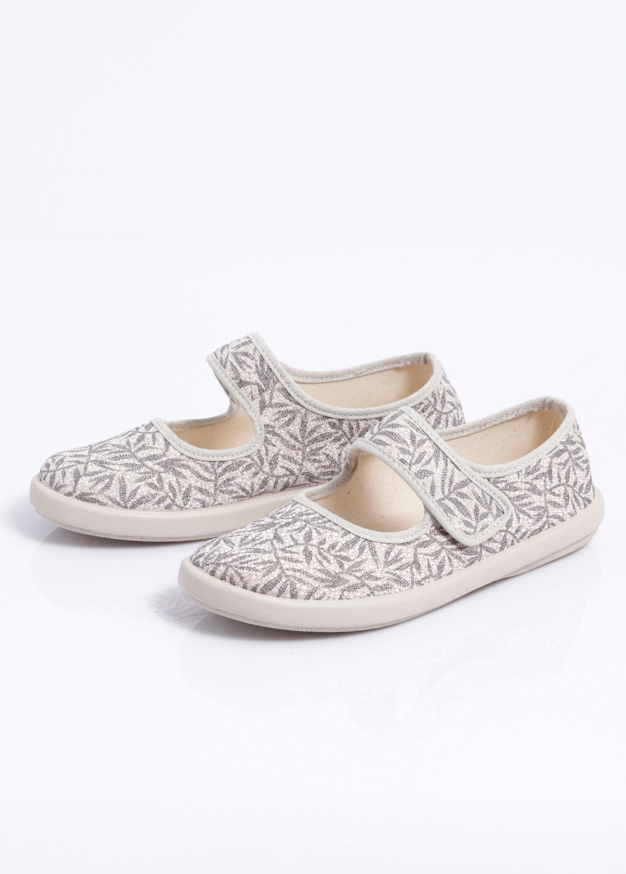 Vegan_brede_ballerina_met_klittenband_Taupe_DE1_slim