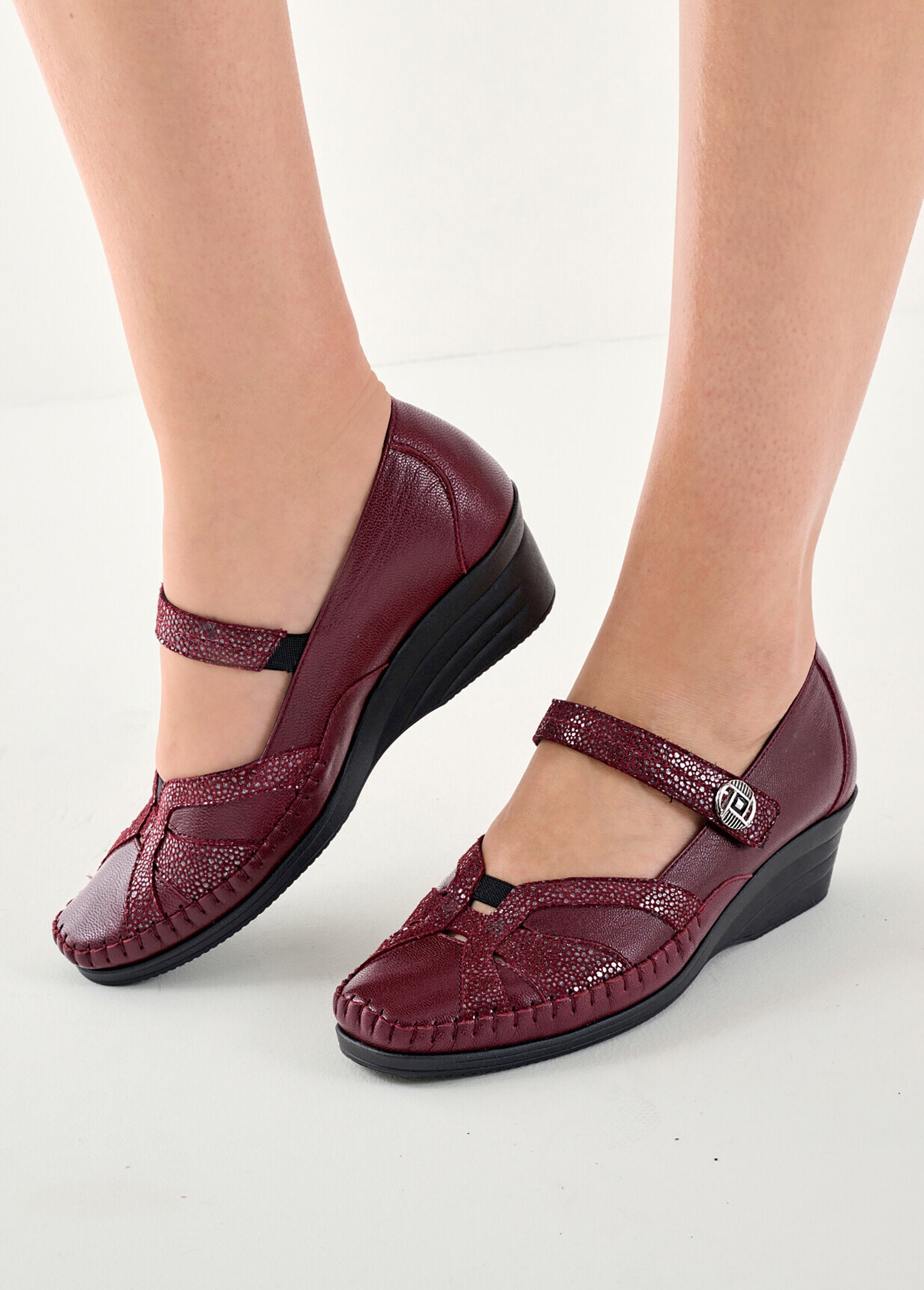 Leren_ballerina's_met_comfortabele_wijdte_en_klittenbandsluiting_Bordeaux_SF1_slim