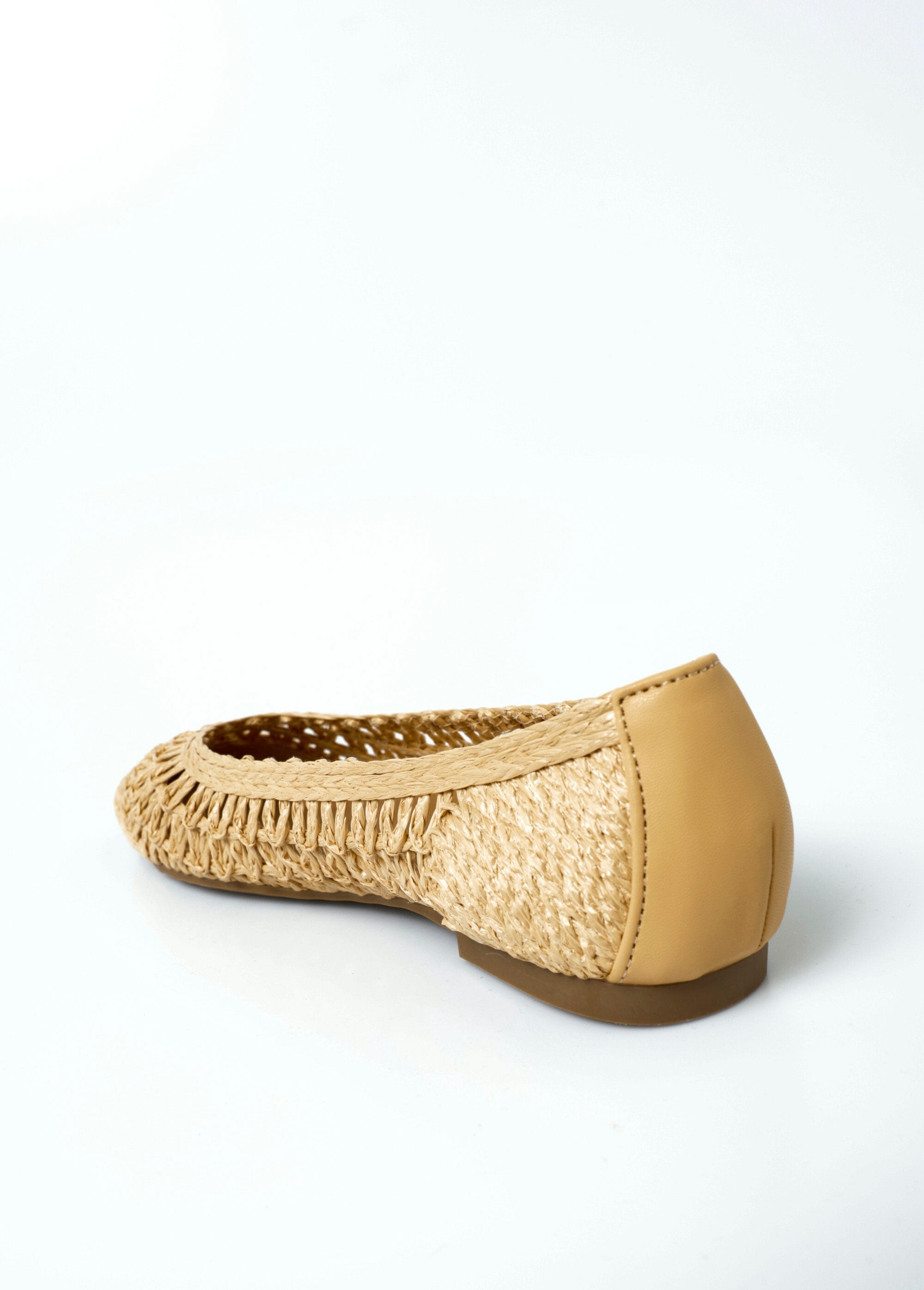 Opengewerkte_platte_ballerina's_met_natuurlijke_look_Beige_DO1_slim