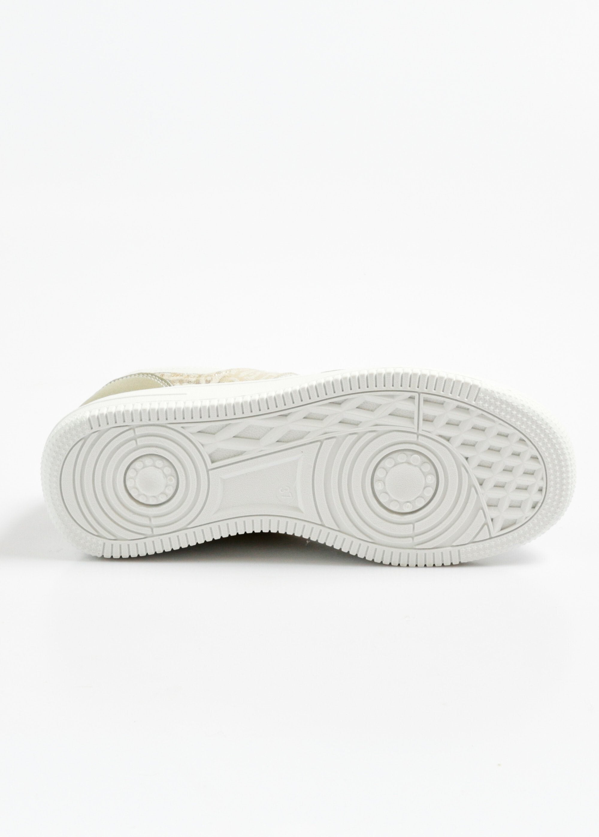 Tweekleurige_sportschoenen_met_metallic_details_Vert_UN1_slim