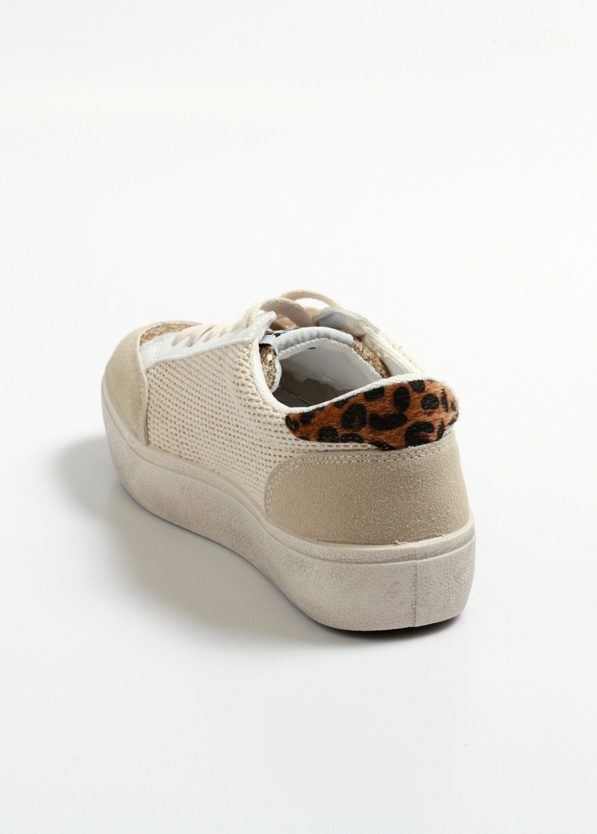 Multimateriaal_sleehakken_met_vetersluiting_Beige_DO1_slim