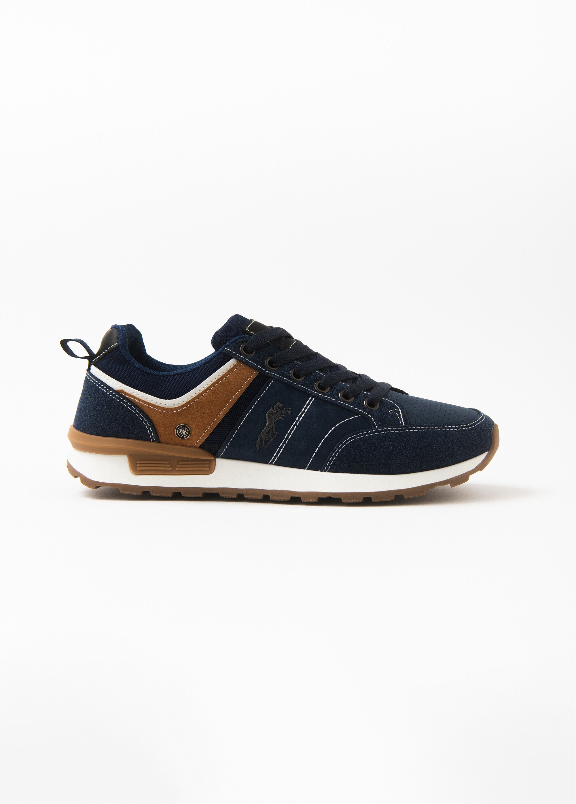 Herensneakers_van_geperforeerd_materiaal_Marine_DR1_slim