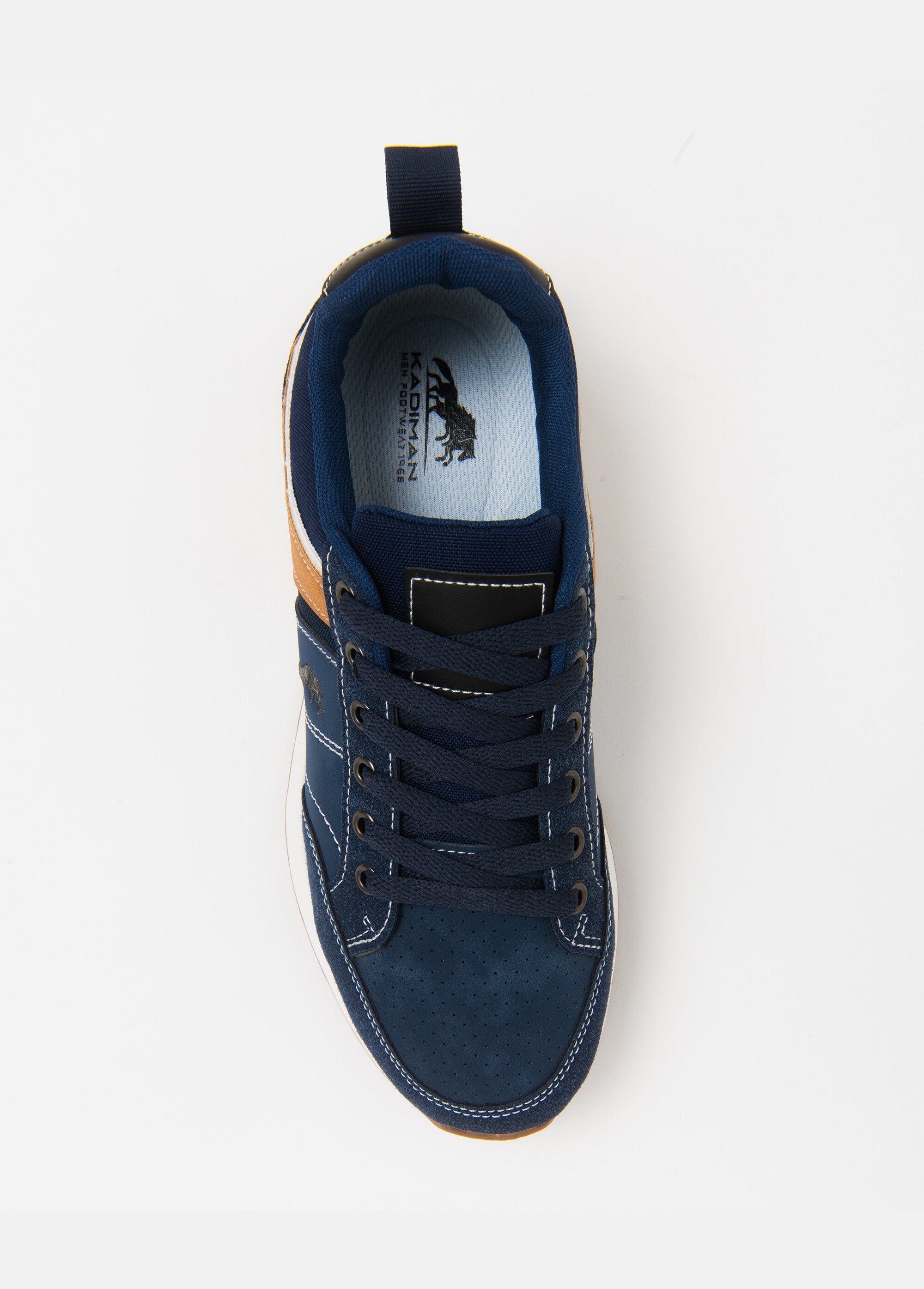 Herensneakers_van_geperforeerd_materiaal_Marine_OV1_slim