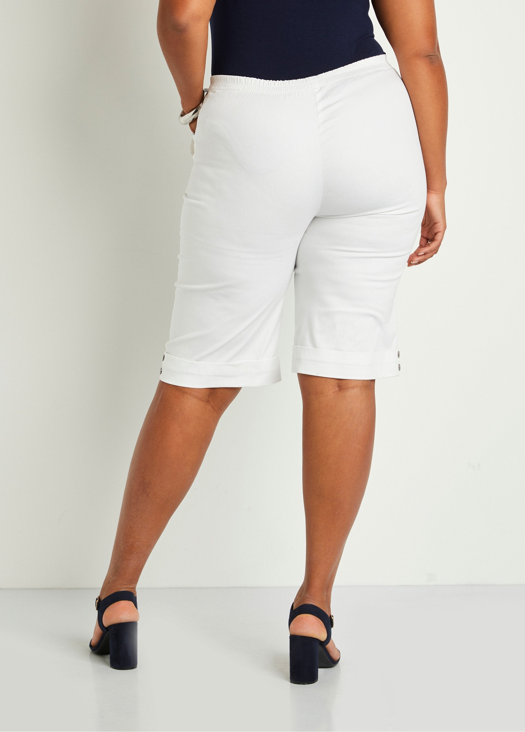 Bermuda_met_semi-elastische_tailleband_WIT_DO1_curvy