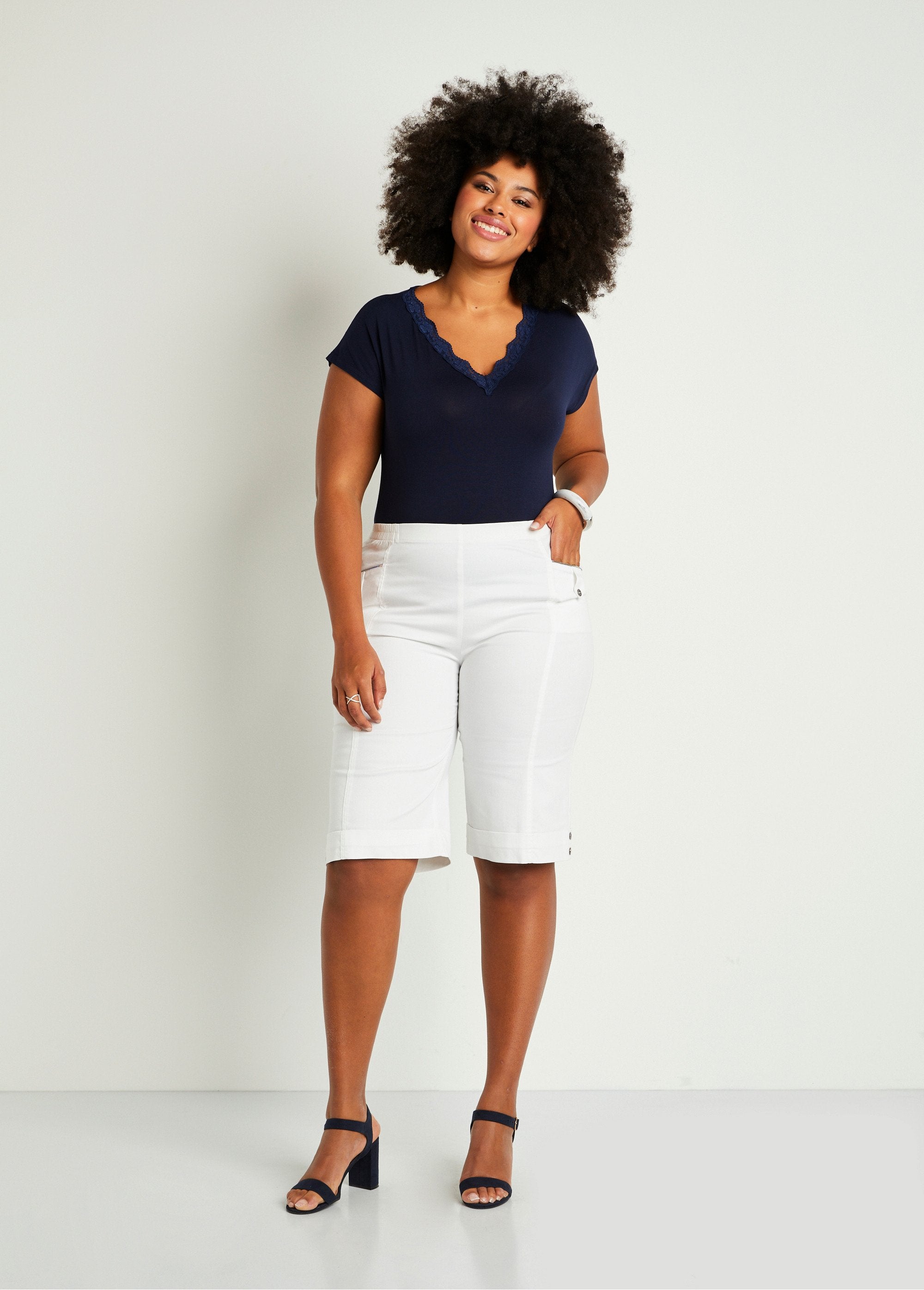 Bermuda_met_semi-elastische_tailleband_WIT_SF1_curvy