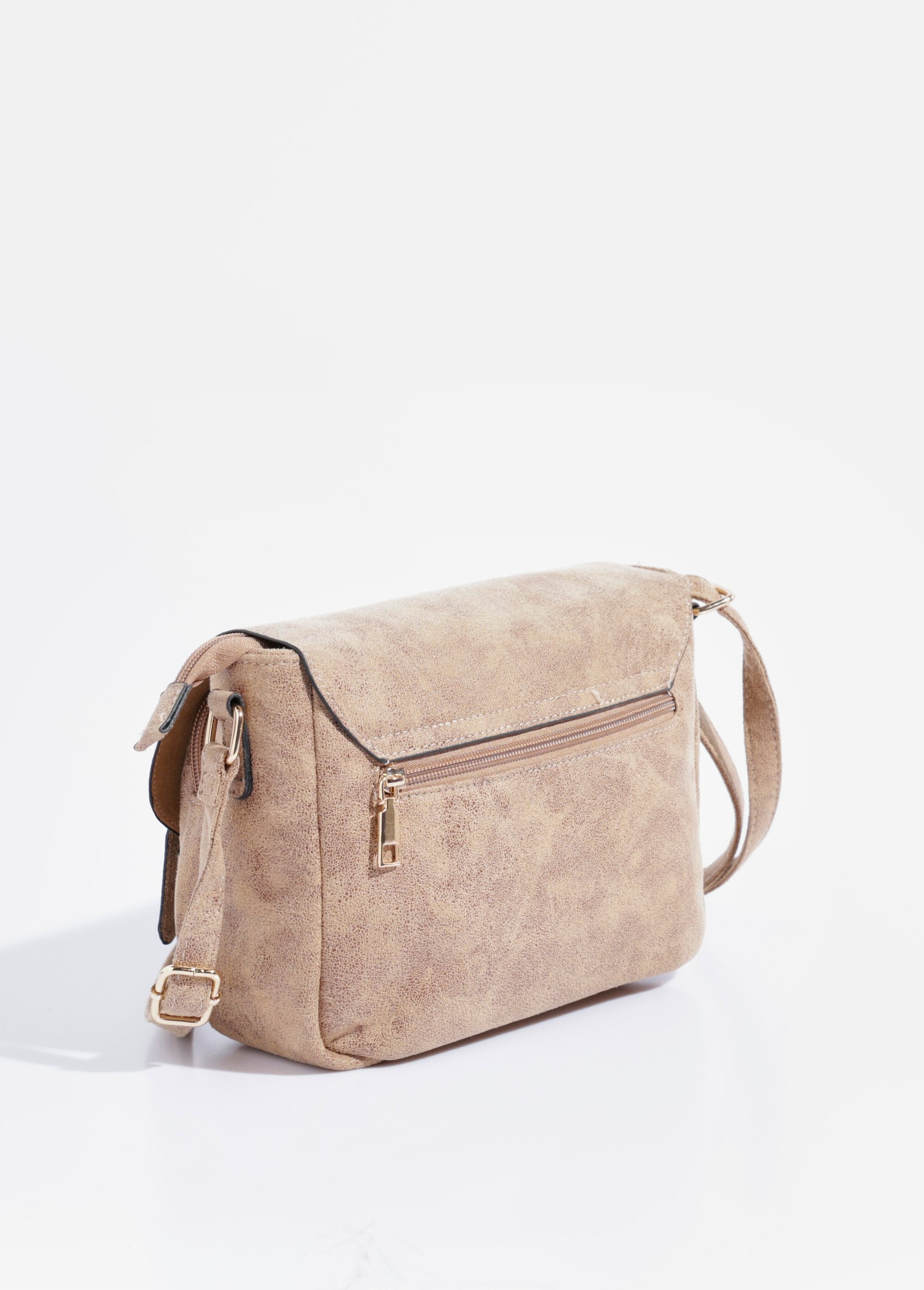 Iriserende_schoudertas_met_flap_met_2_gespen_Beige_DO1_slim