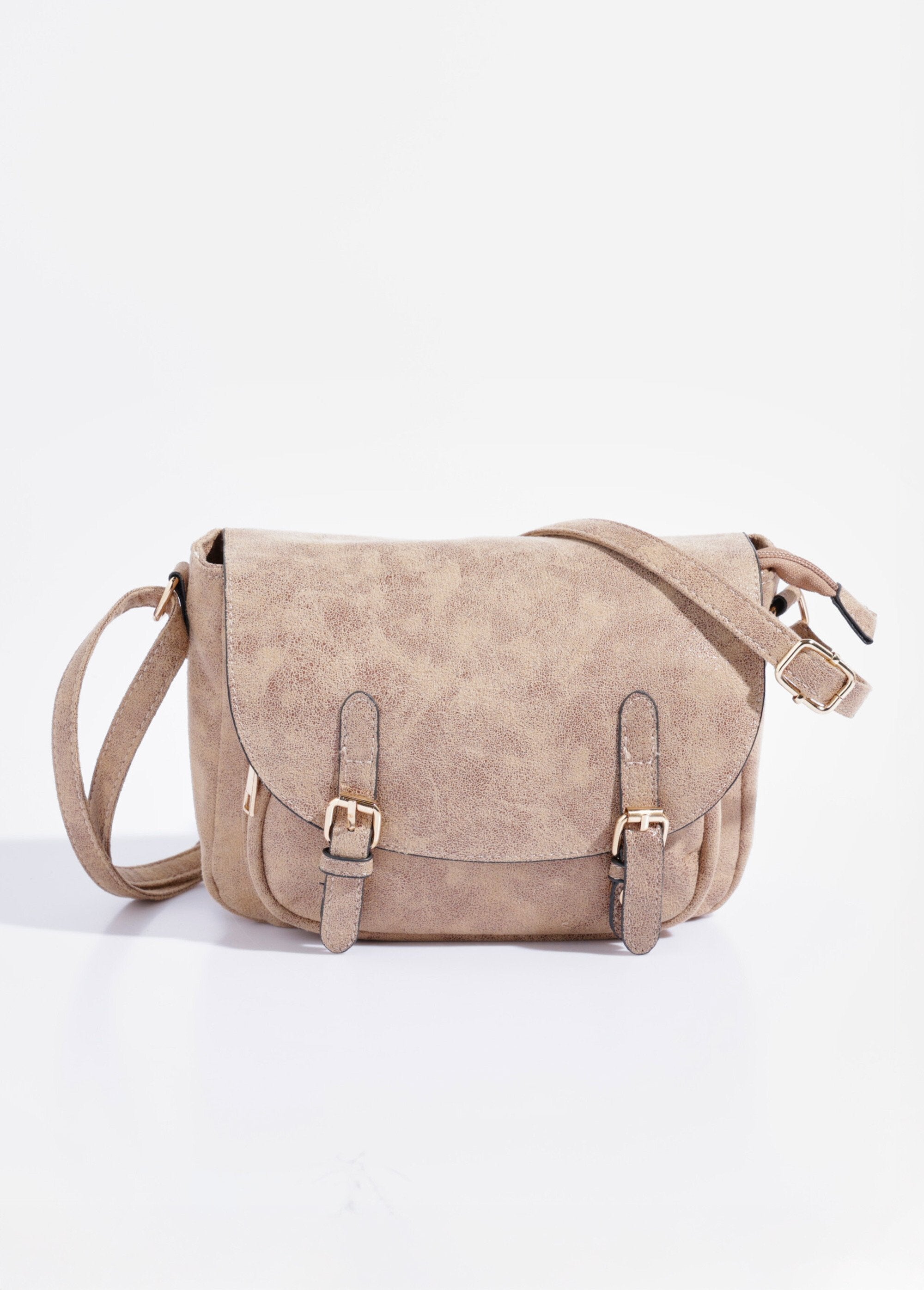 Iriserende_schoudertas_met_flap_met_2_gespen_Beige_FA1_slim