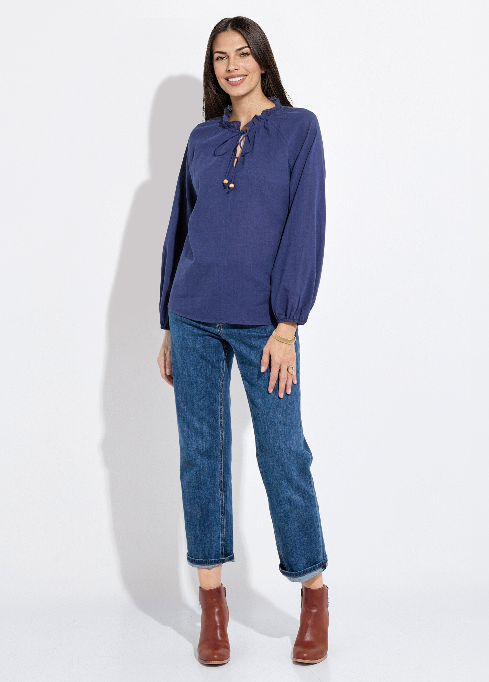 Losvallende_blouse_met_V-hals_en_striksluiting_Marine_SF1_slim