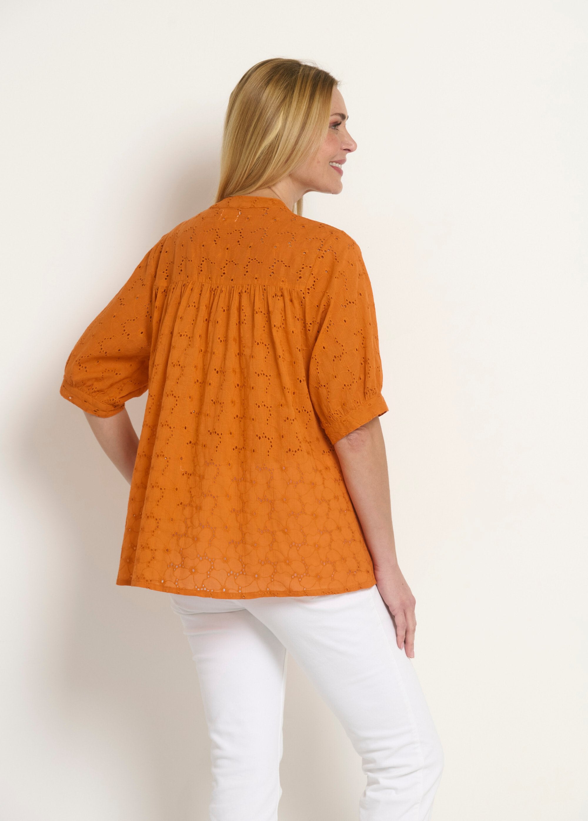 Blouse_met_korte_mouwen,_broderie_anglaise_Orange_DO1_slim