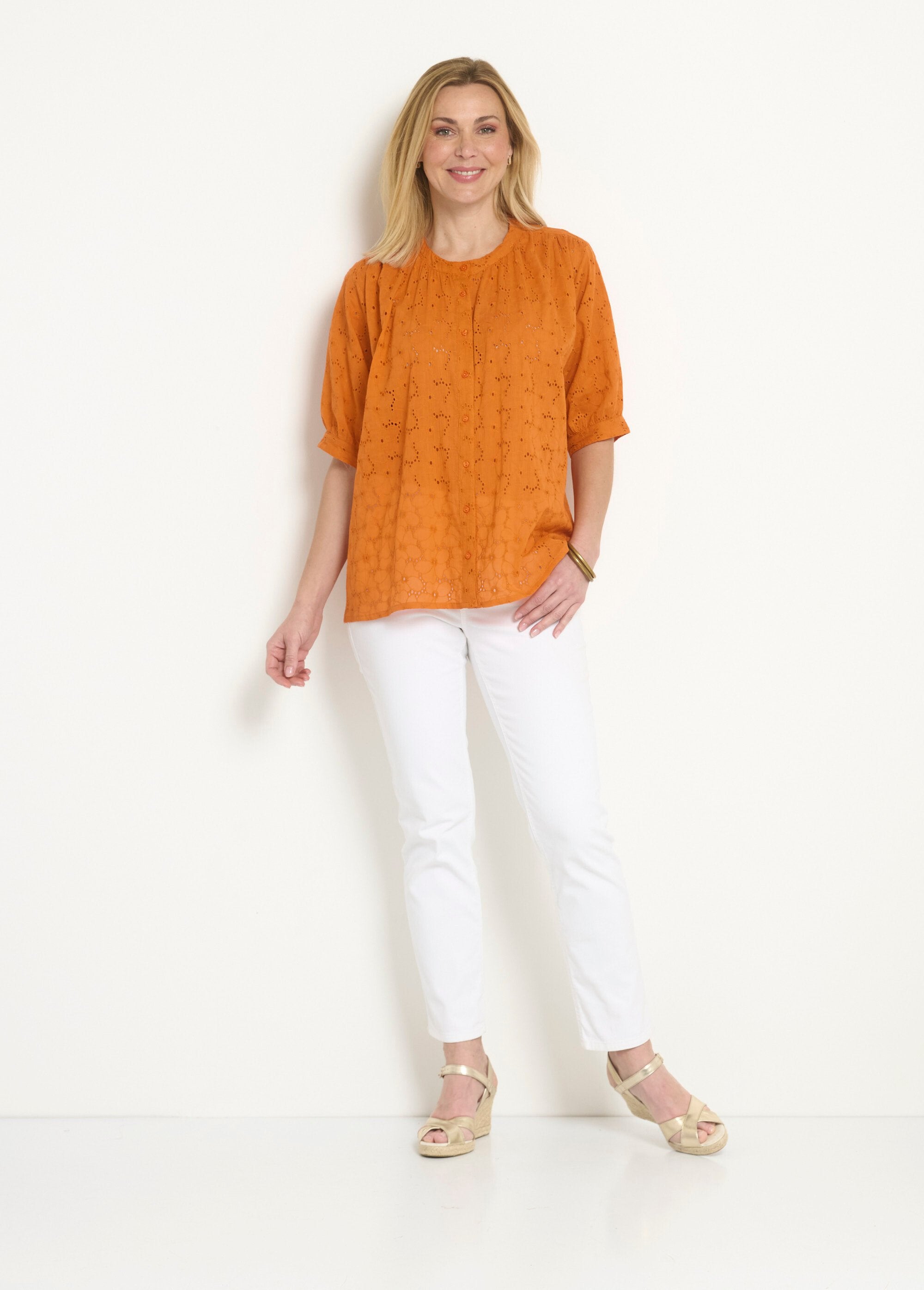 Blouse_met_korte_mouwen,_broderie_anglaise_Orange_SF1_slim