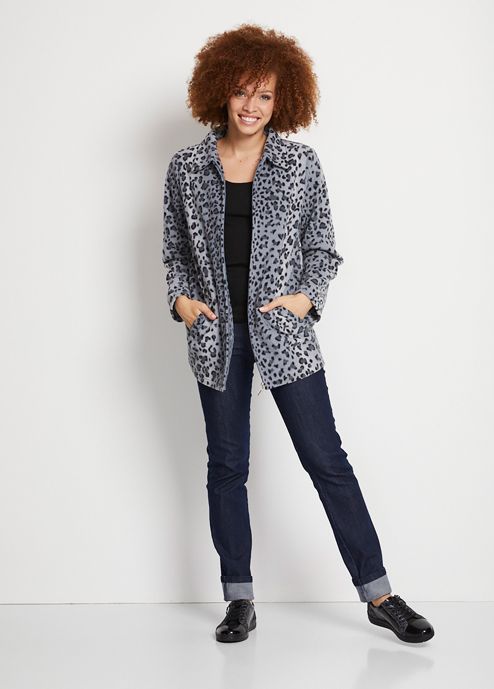 Bedrukte_fleece_jas_met_rits_Zilver_en_zwart_SF1_slim