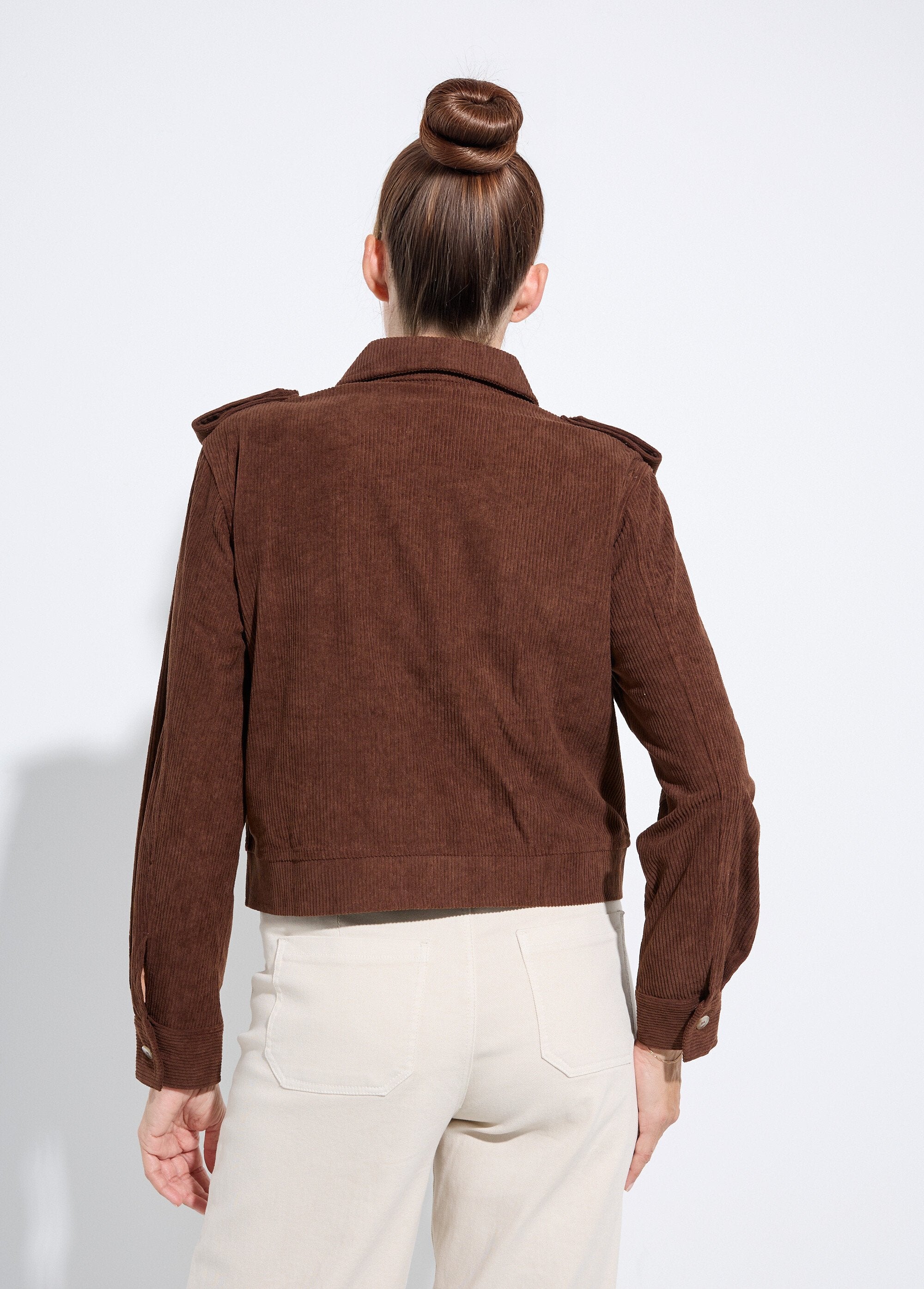 Kort_fluwelen_jack_met_ritssluiting_en_grote_baleinen_Marron_DO1_slim