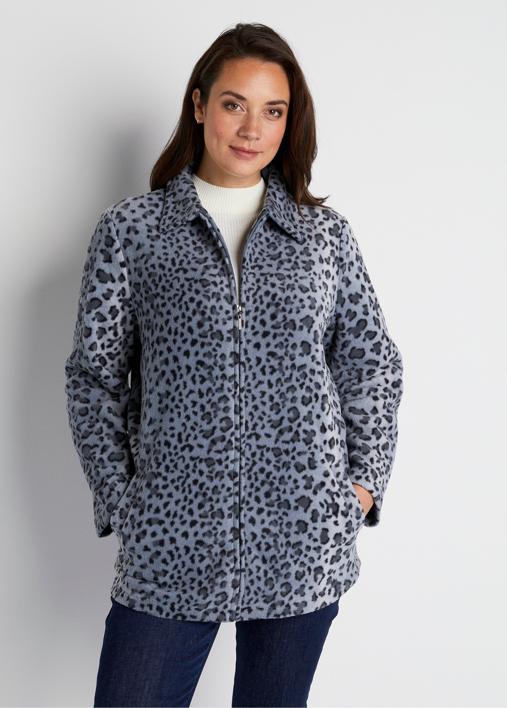 Bedrukte_fleece_jas_met_rits_Zilver_en_zwart_FA1_curvy