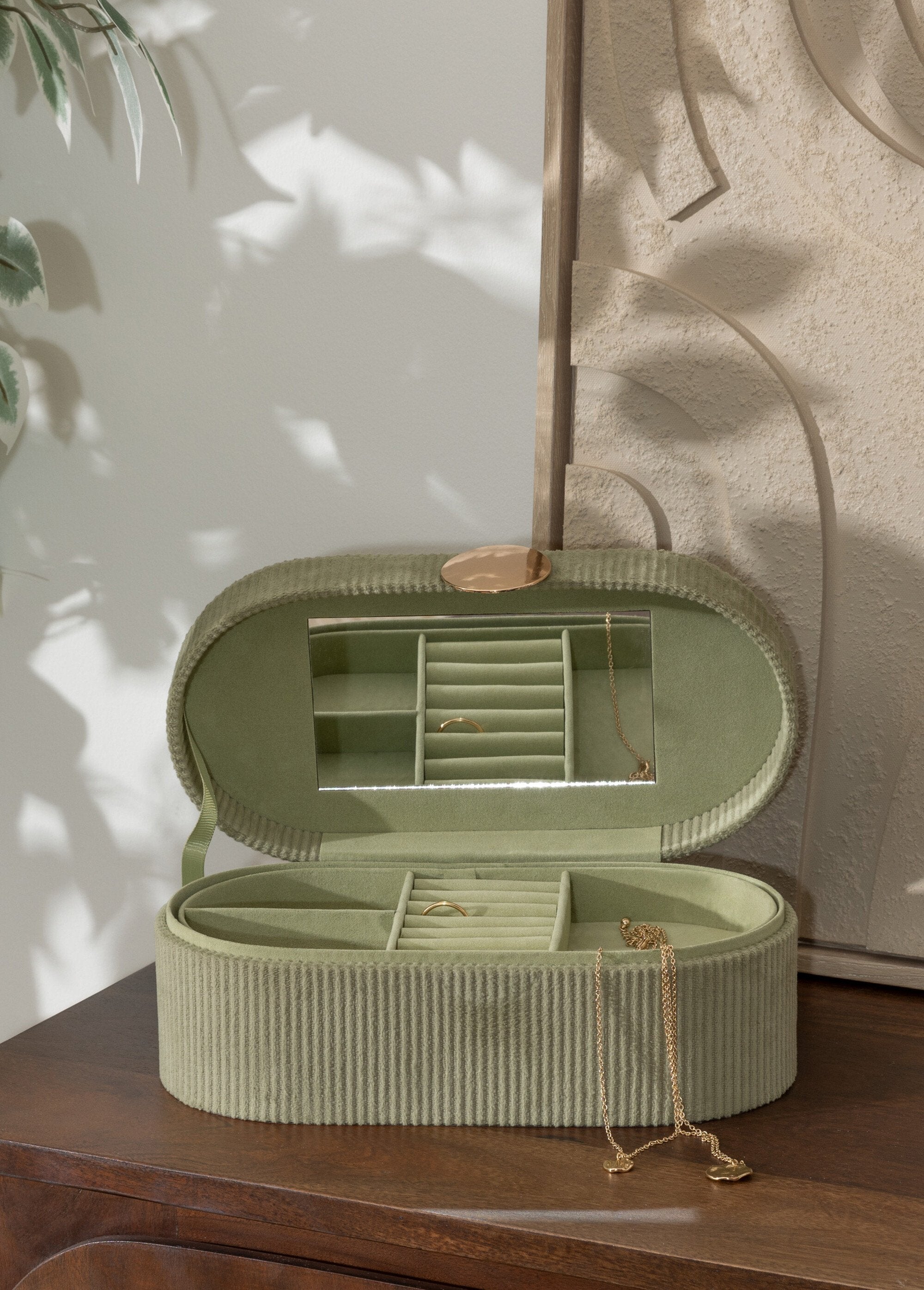 Ovaal_fluwelen_juwelendoosje_Vert_SF1_slim