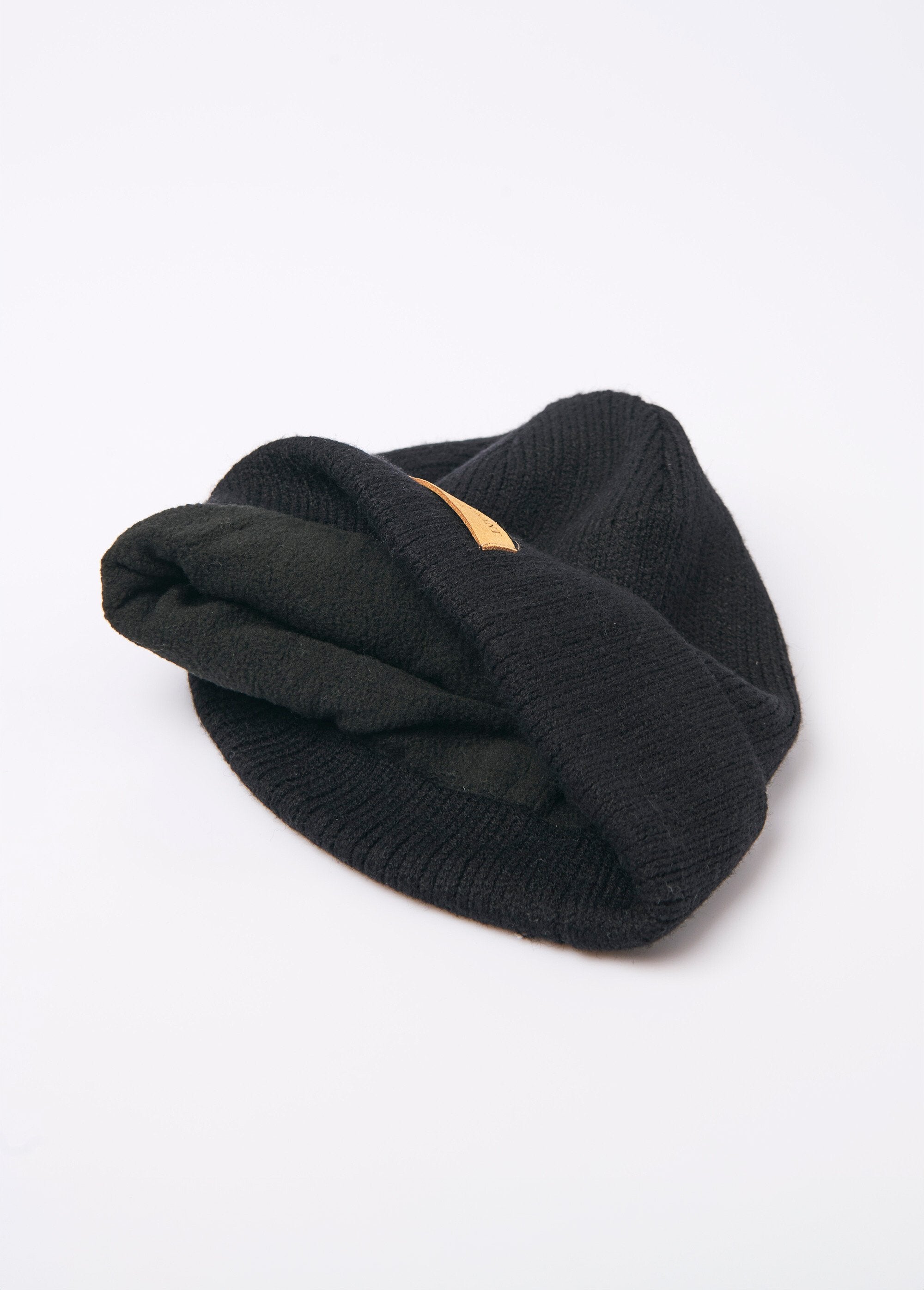 Warme_gebreide_muts_met_fleece_voering_Noir_DE1_slim