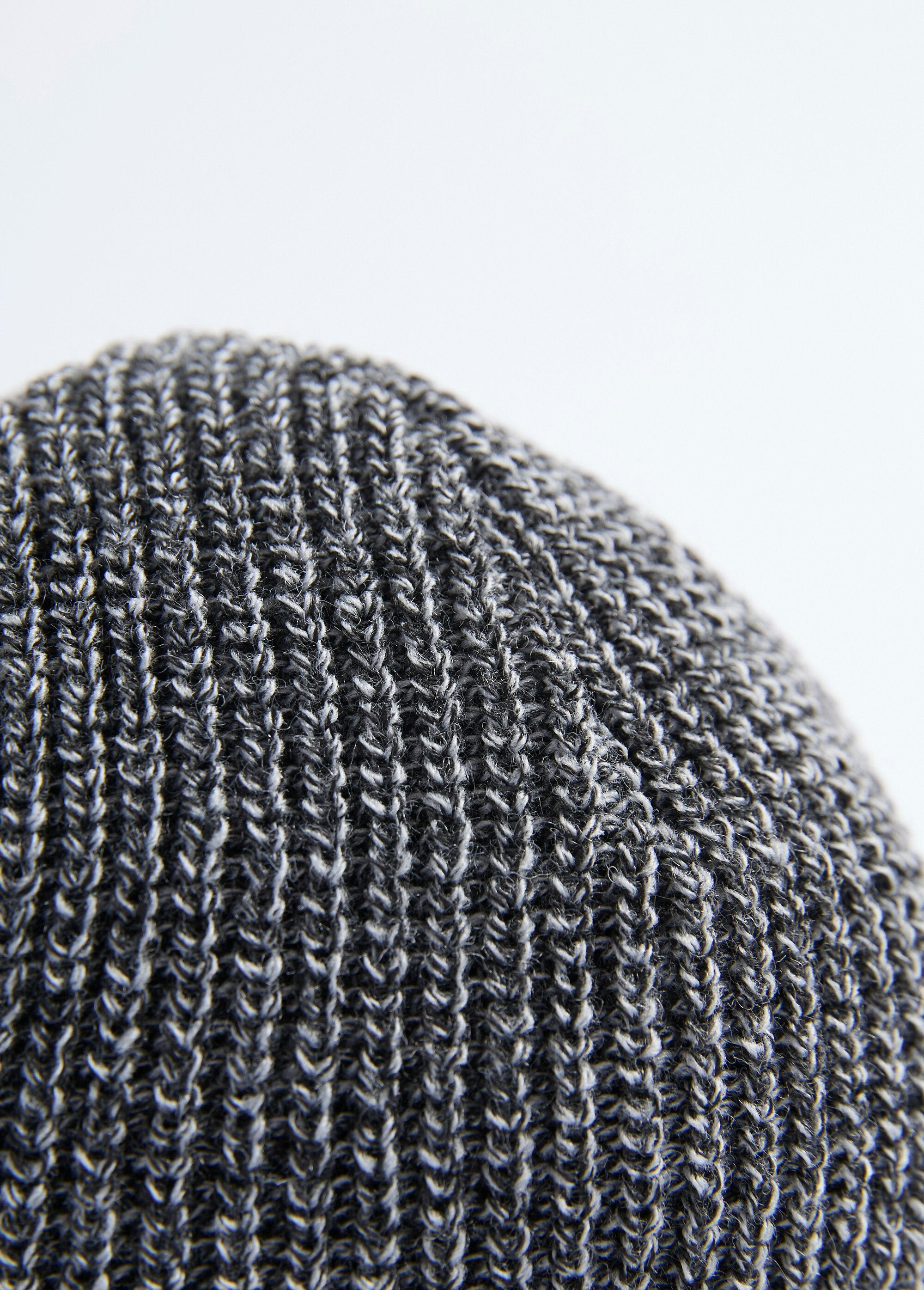 Ribgebreide_muts_met_revers_Gris_DE2_slim